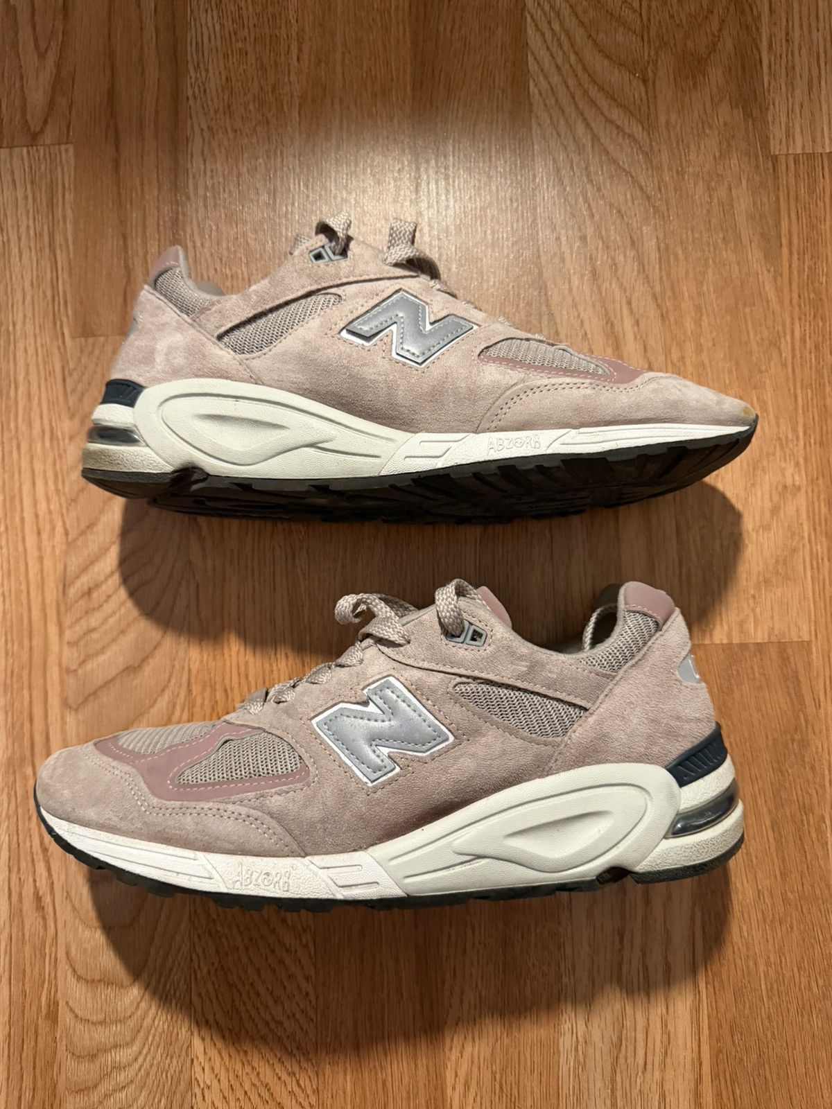Kith × New Balance New Balance x Kith 990v2 M990K2 size 11 Size US 11 / EU 44 - 2 Thumbnail