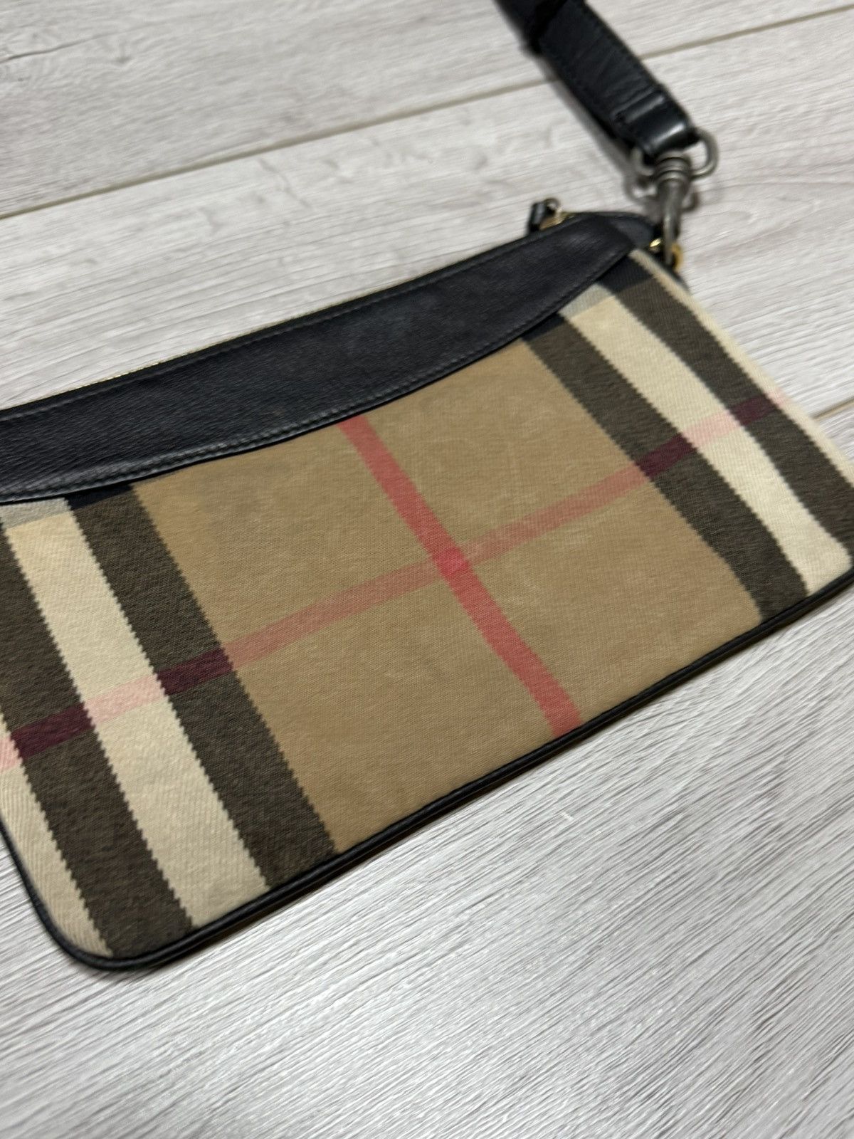 Burberry Burberry nova check leather bag pouch crossbody Size ONE SIZE - 14 Thumbnail