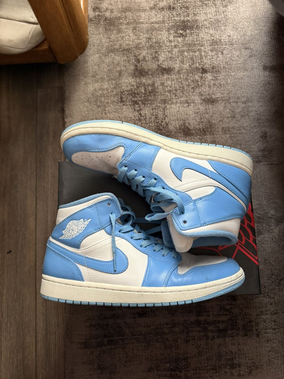 Nike Nike Air Jordan UNC Mid Size US 9 / EU 42 - 1 Thumbnail