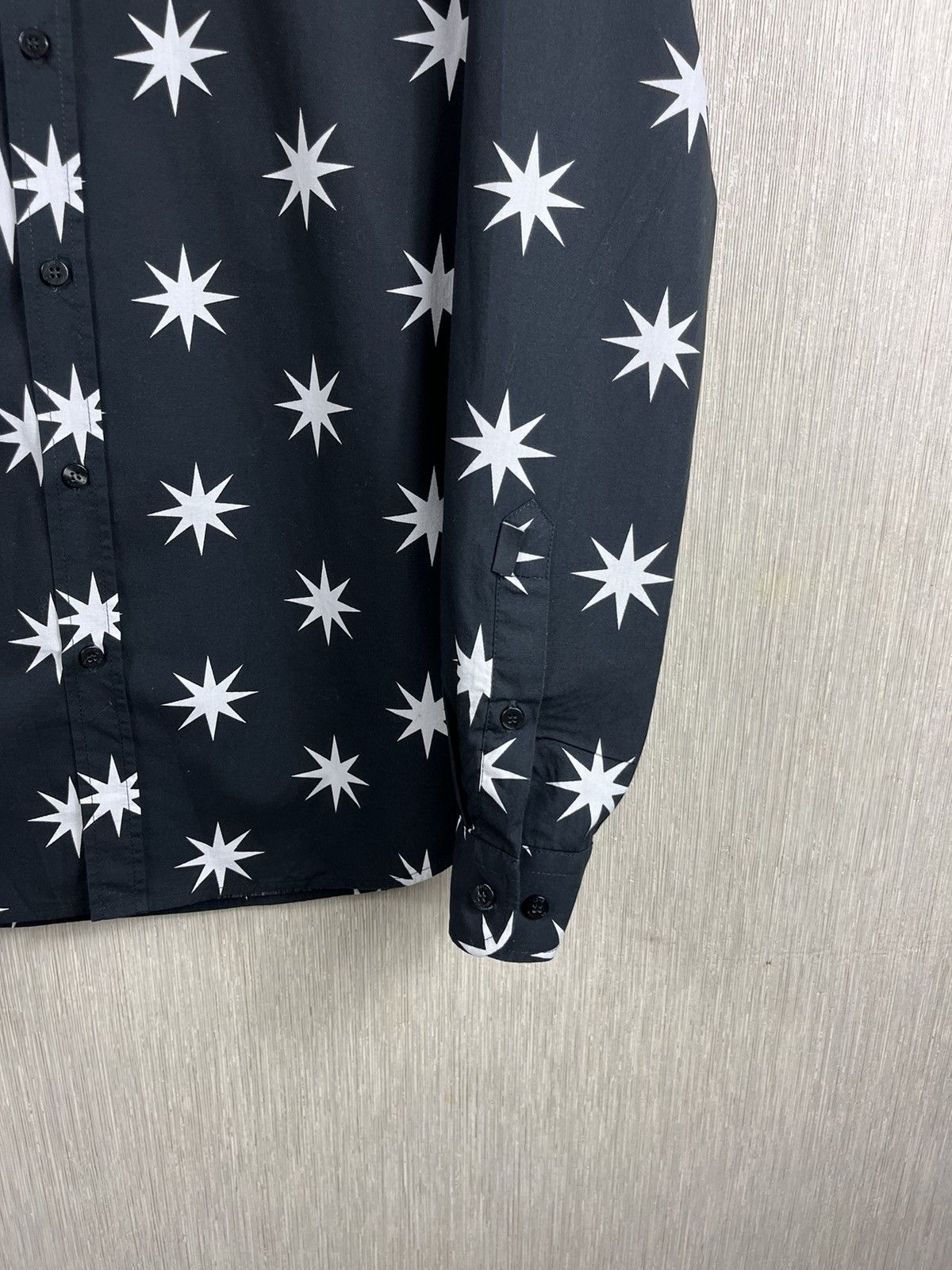 Designer × Moschino Love Moschino white stars monogram art shirt Size US S / EU 44-46 / 1 - 7 Thumbnail