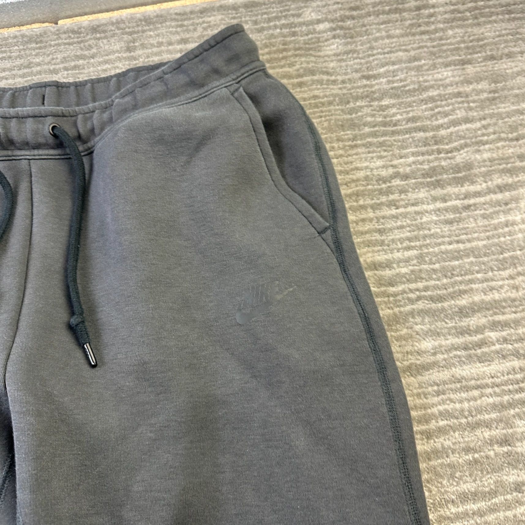Nike Nike Tech Fleece Pants Mens Large Black Jogger Sweatpants Slim Tapered Pockets Adjustable Waist 32in Inseam 28in Size US 33 - 4 Thumbnail