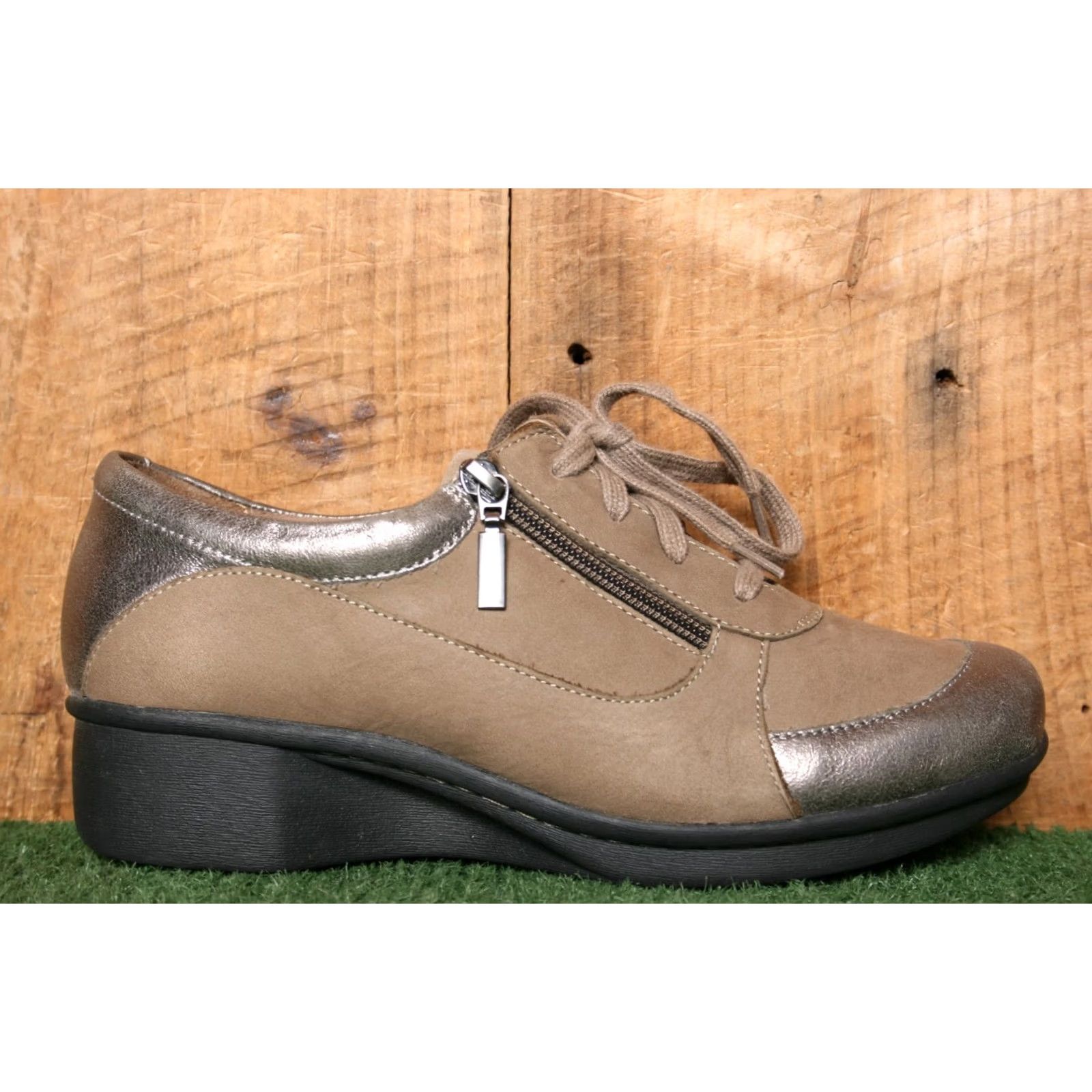 Dansko DANSKO Loretta Taupe Nubuck Lace Up Zip Sneakers Women 8.5 EU 39 Casual Nubuck Upper Wedge Leather?: Sneakers Size US 9 / IT 39 - 2 Thumbnail