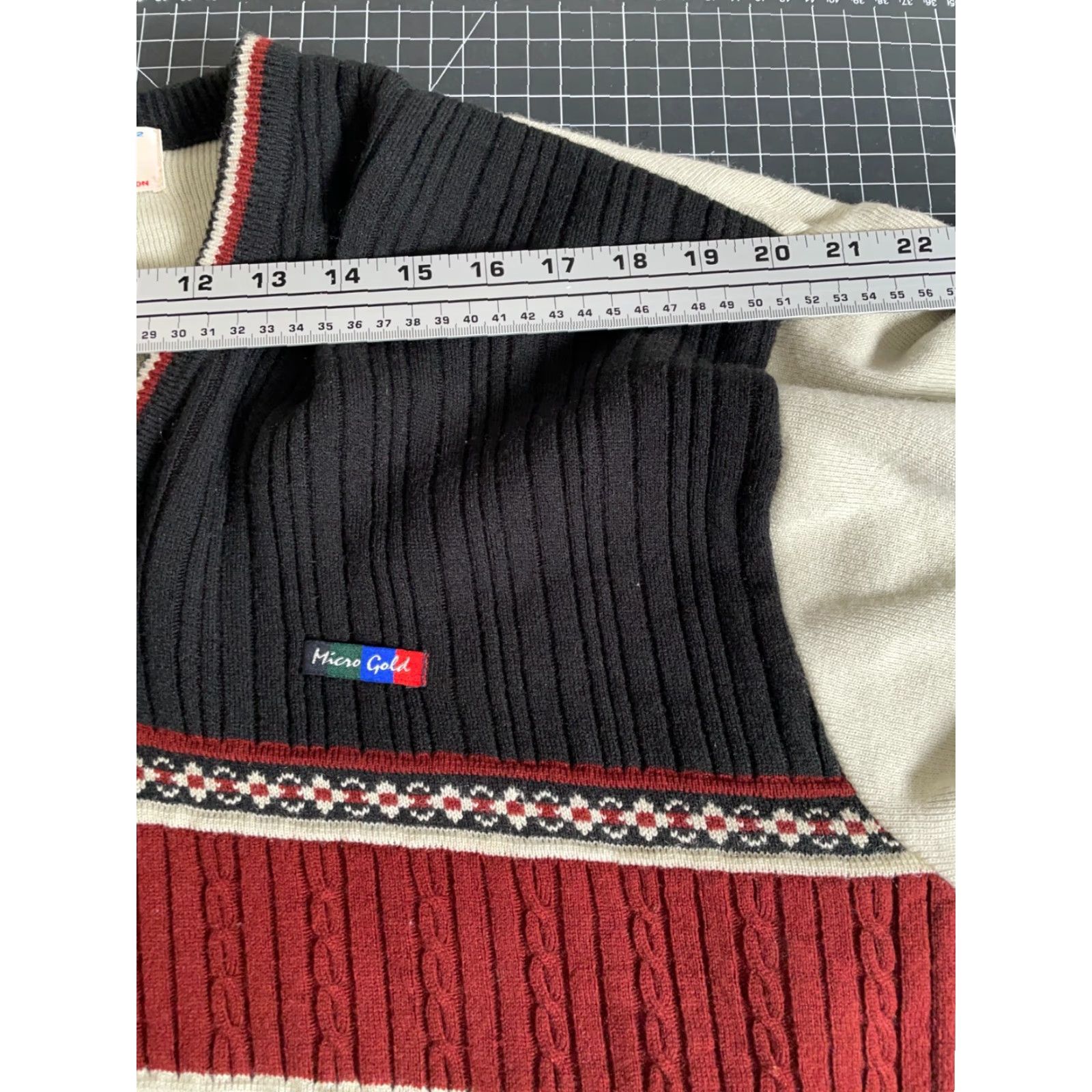Vintage VINTAGE Micro Gold Sweater Men's 80s V-Neck Striped Knit Beig​e Red Stripe Pullover Size US L / EU 52-54 / 3 - 7 Thumbnail