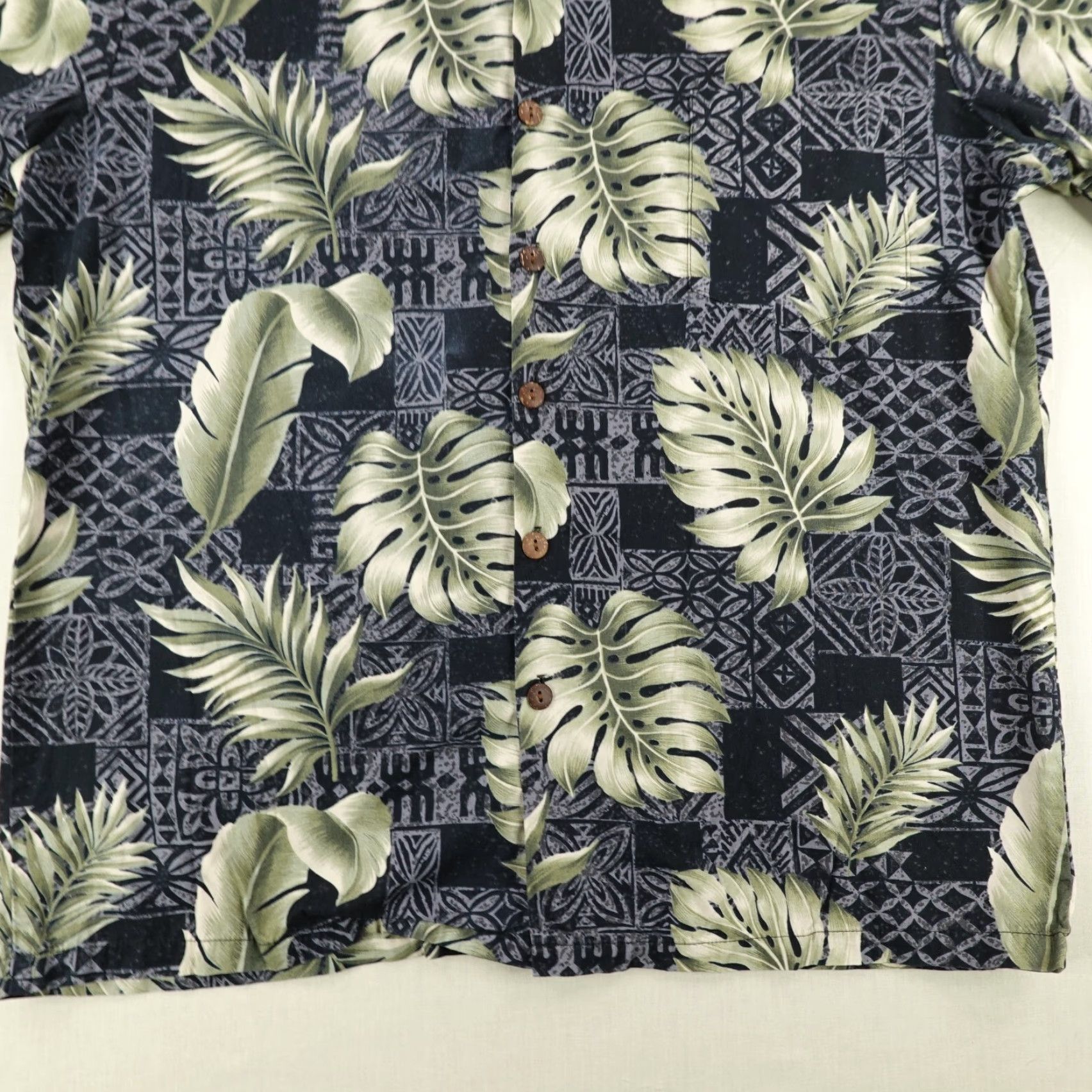 Hilo Hattie VINTAGE Hilo Hattie Shirt Mens Large Black Green Hawaiian Button Up Floral Camp Leaves Shirt Adult Large Black Green Floral Beach Tropical Mens Size US L / EU 52-54 / 3 - 4 Thumbnail