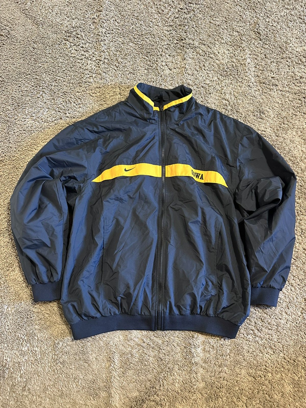 NCAA Vintage Nike NCAA Iowa Hawkeyes jacket 00s size Xl Size US XL / EU 56 / 4 - 1 Thumbnail