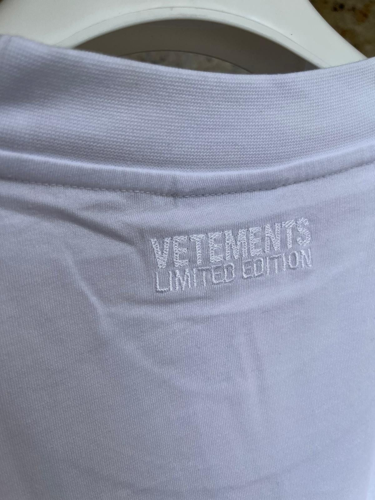 Vetements Sweet Logo T-Shirt SS in White Size US M / EU 48-50 / 2 - 9 Thumbnail