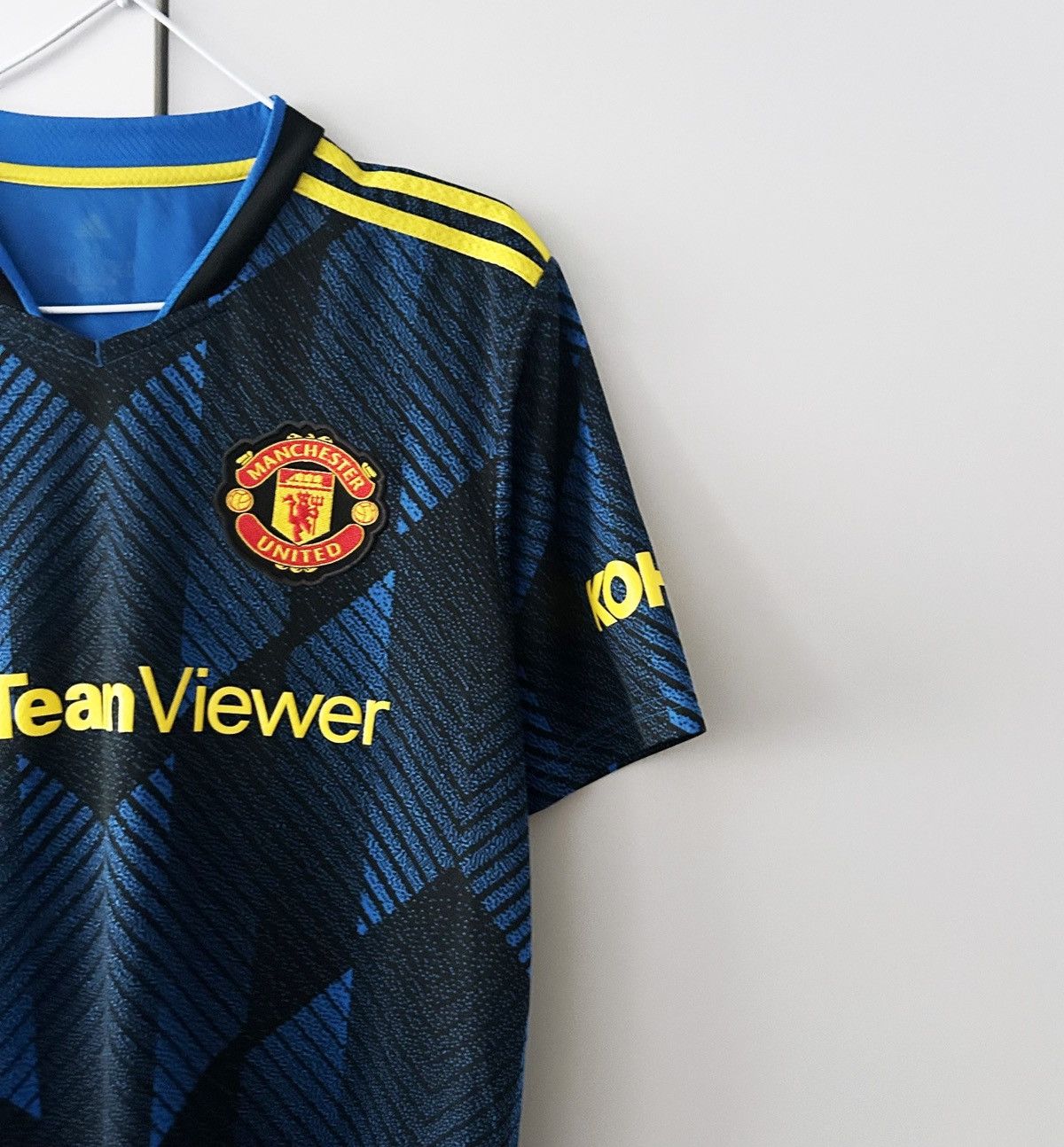 Adidas Manchester United adidas 2021 2022 jersey football Size US M / EU 48-50 / 2 - 4 Thumbnail