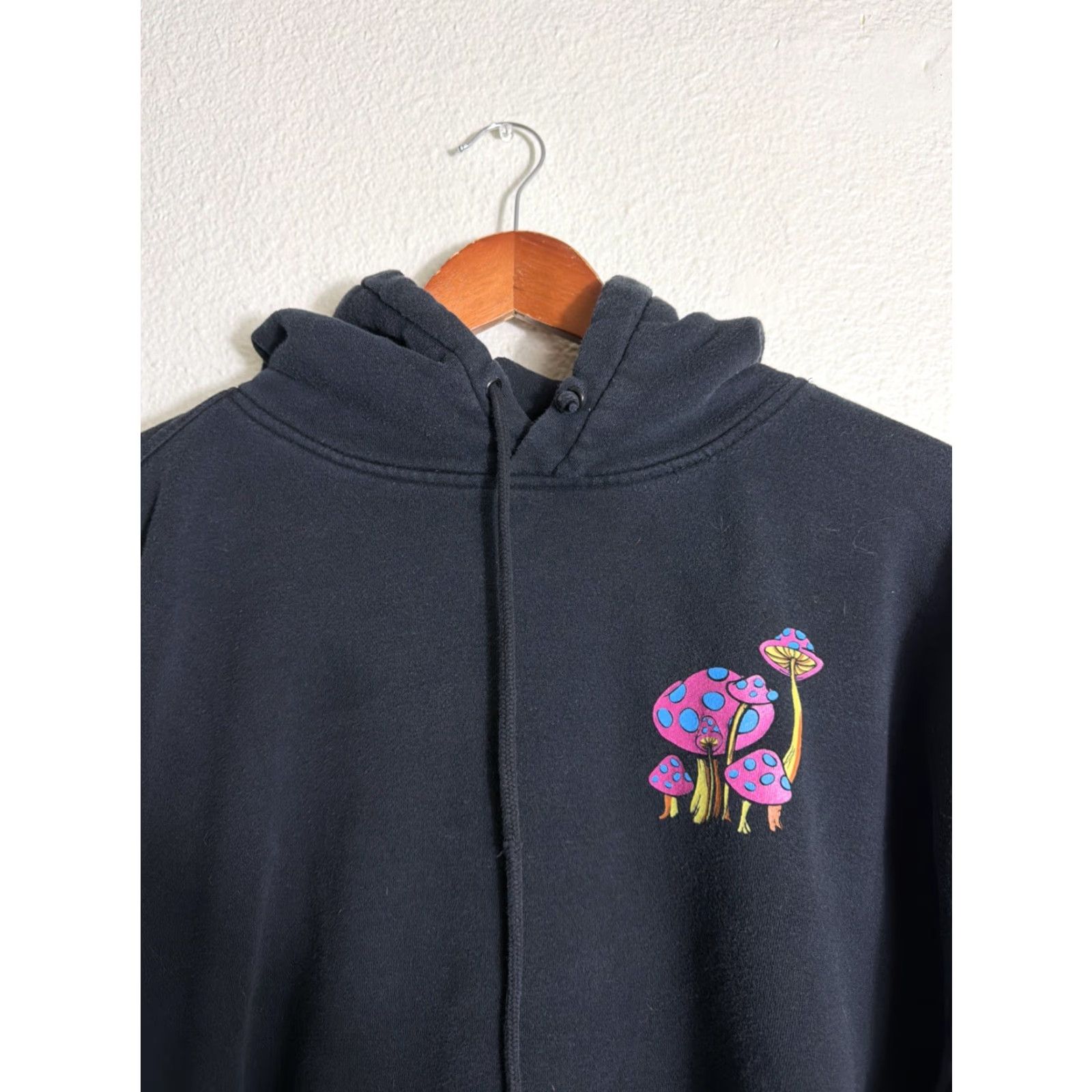 Vintage VINTAGE Alab Mens Large Pullover Hoodie Black Wizard Magic Mushrooms Black Light Size US L / EU 52-54 / 3 - 3 Thumbnail