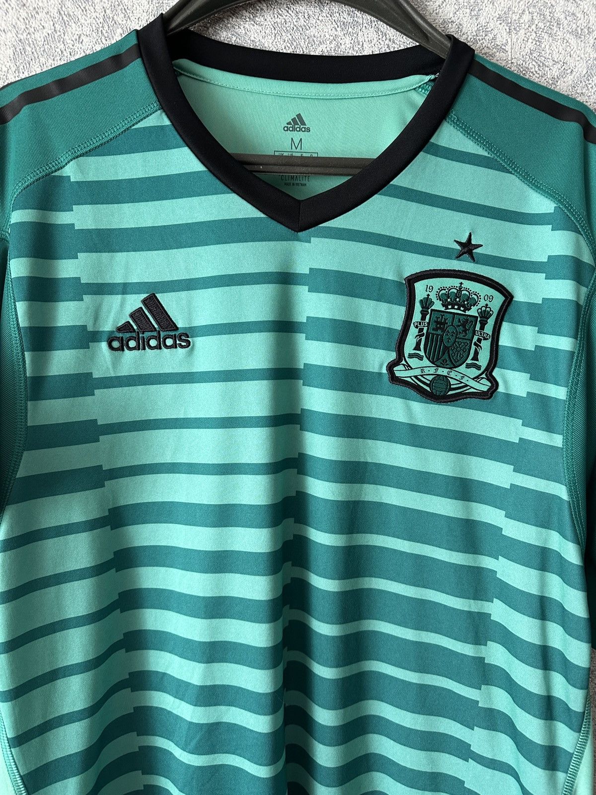 Adidas Spain National Team Goalkeeper Shirt 2018 Jersey Adidas Size US M / EU 48-50 / 2 - 3 Thumbnail