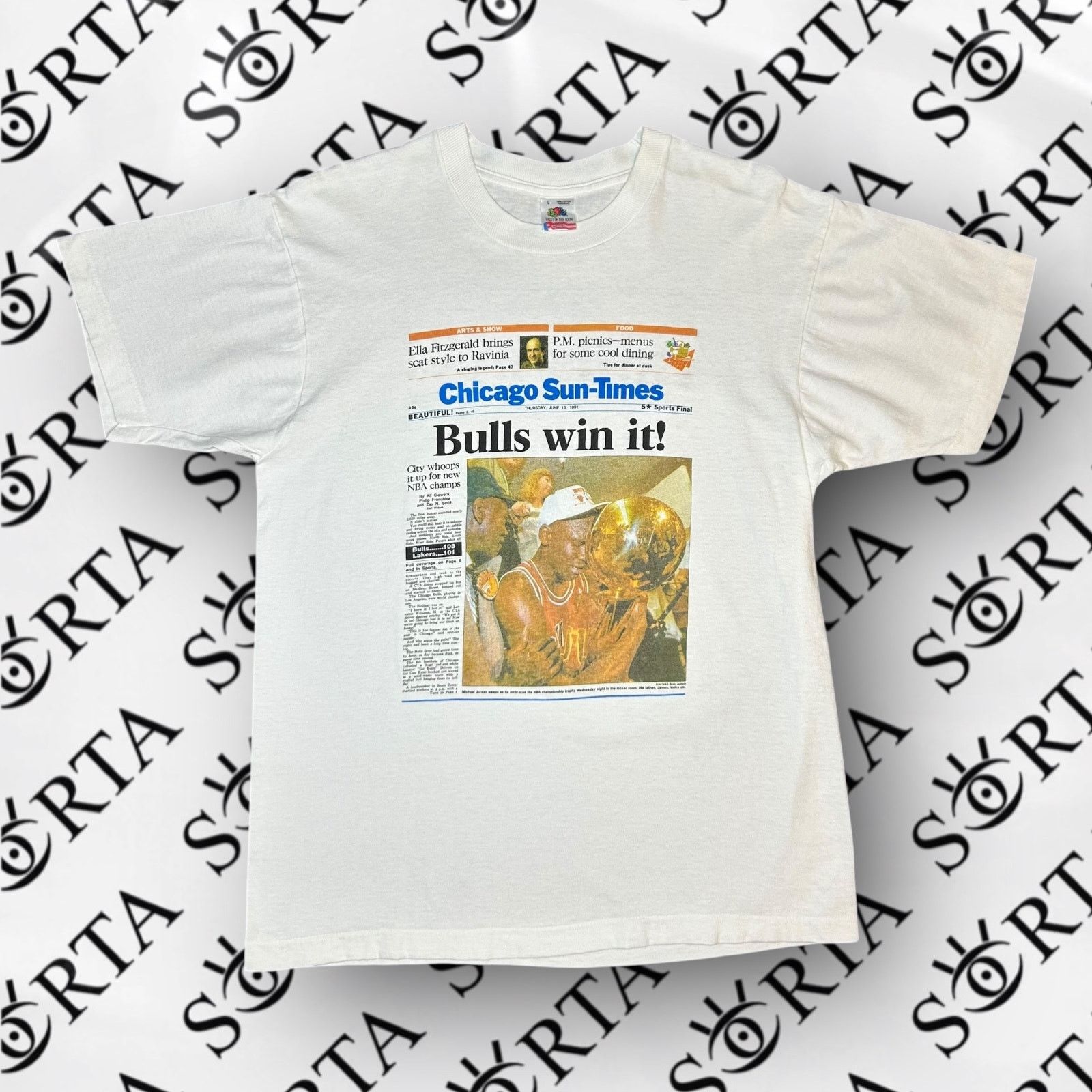 NBA '91 NBA Chicago Bulls Michael Jordan Newspaper Print T Shirt Size US L / EU 52-54 / 3 - 1 Thumbnail