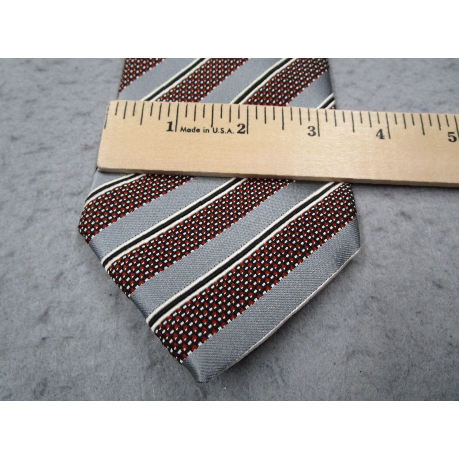 Ermenegildo Zegna Ermenegildo Zegna Men's Classic Gray Red Striped Silk Tie Made in Italy User: Ermenegildo Zegna Men's Classic Gray Red Striped Silk Tie Made in Italy Size ONE SIZE - 3 Thumbnail