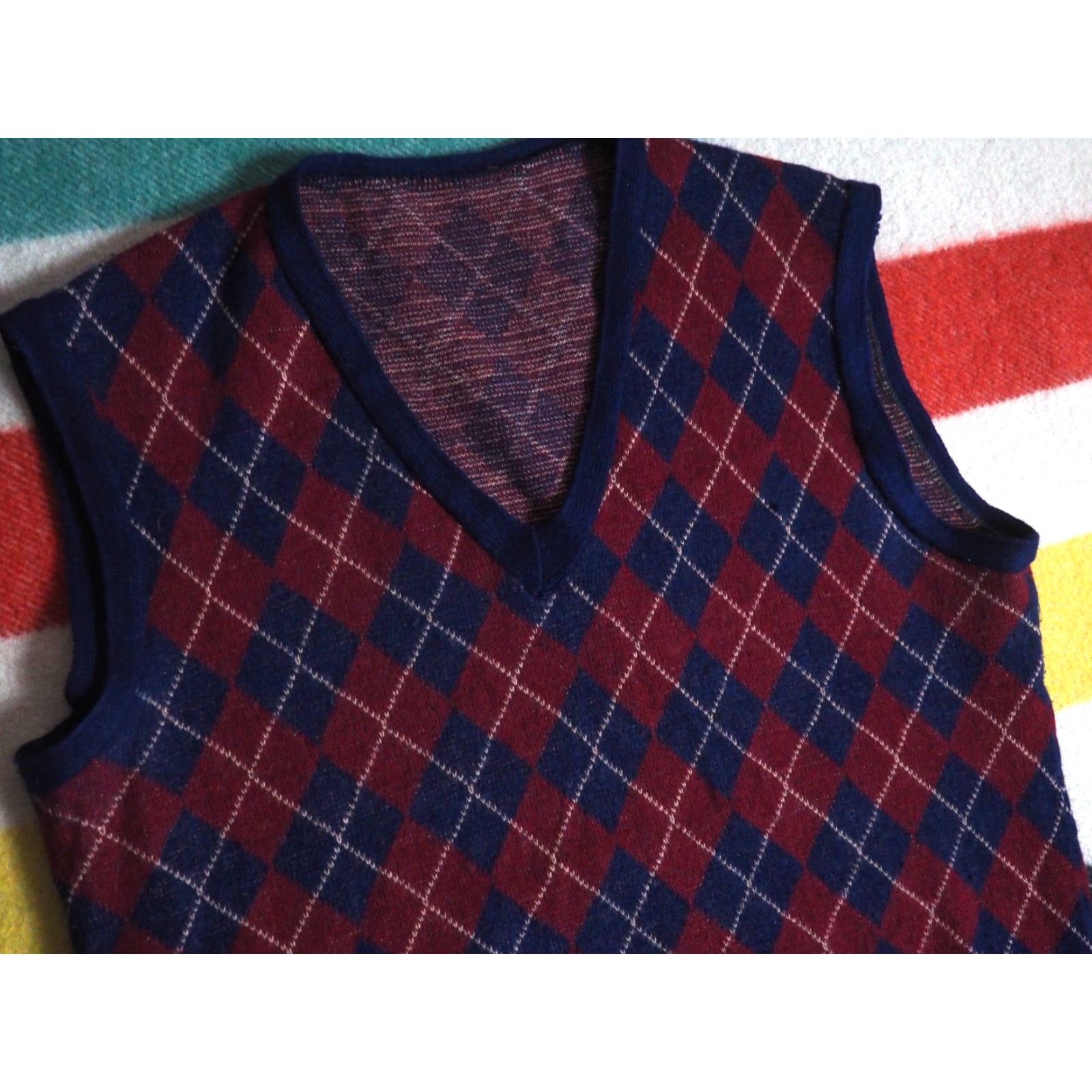 Vintage VTG 80s Navy Blue Red Argyle Preppy Ivy Acrylic Classic V Neck Sweater Vest L Mens Size US L / EU 52-54 / 3 - 2 Thumbnail