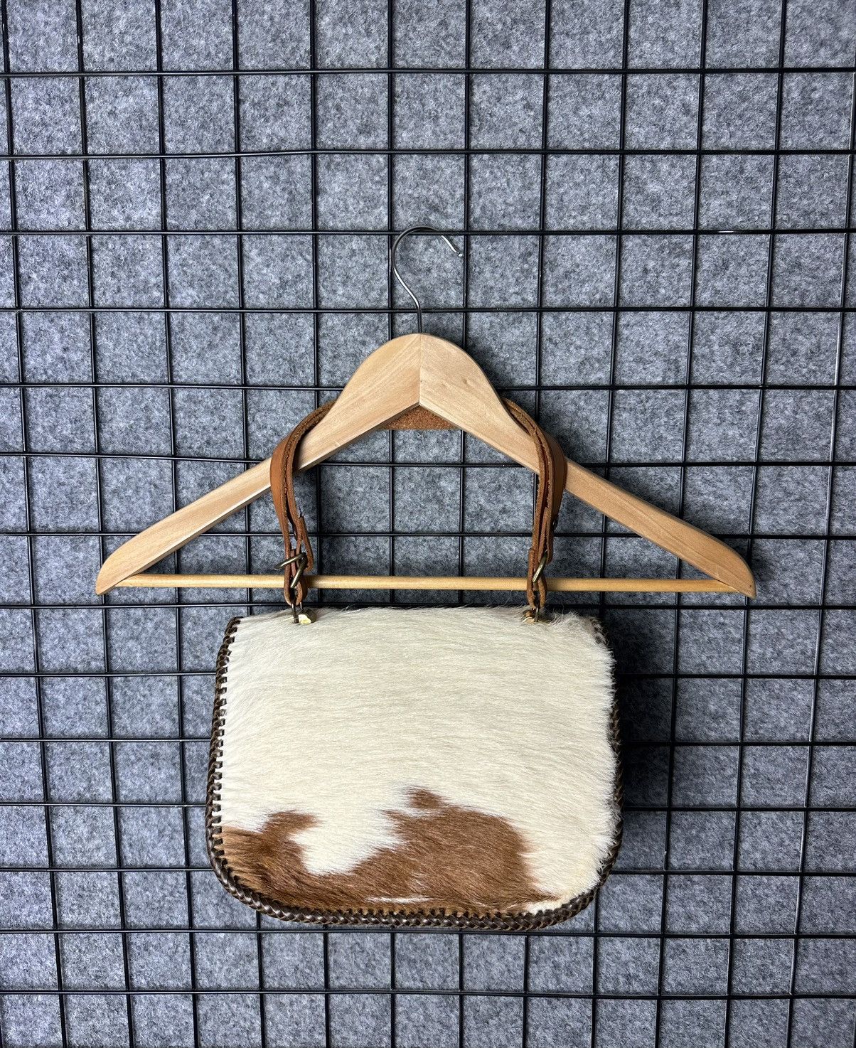 Genuine Leather Vintage Cowhide Leather Adjustable Strap Flap Bag Size OS Size ONE SIZE - 7 Thumbnail