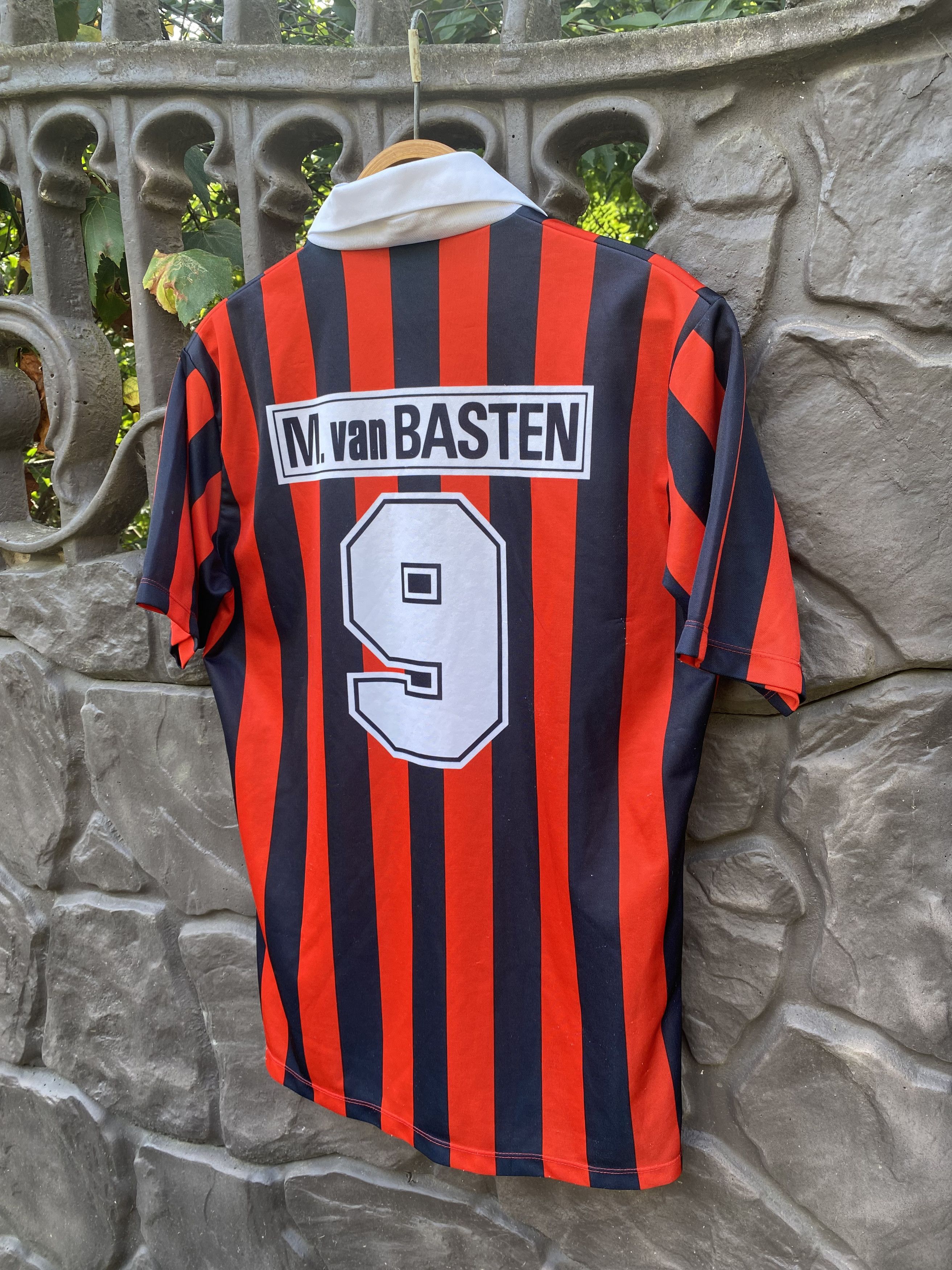Vintage Vintage A.C MILAN Marco VAN BASTEN 9 Jersey Mediolanum Size US S / EU 44-46 / 1 - 3 Thumbnail
