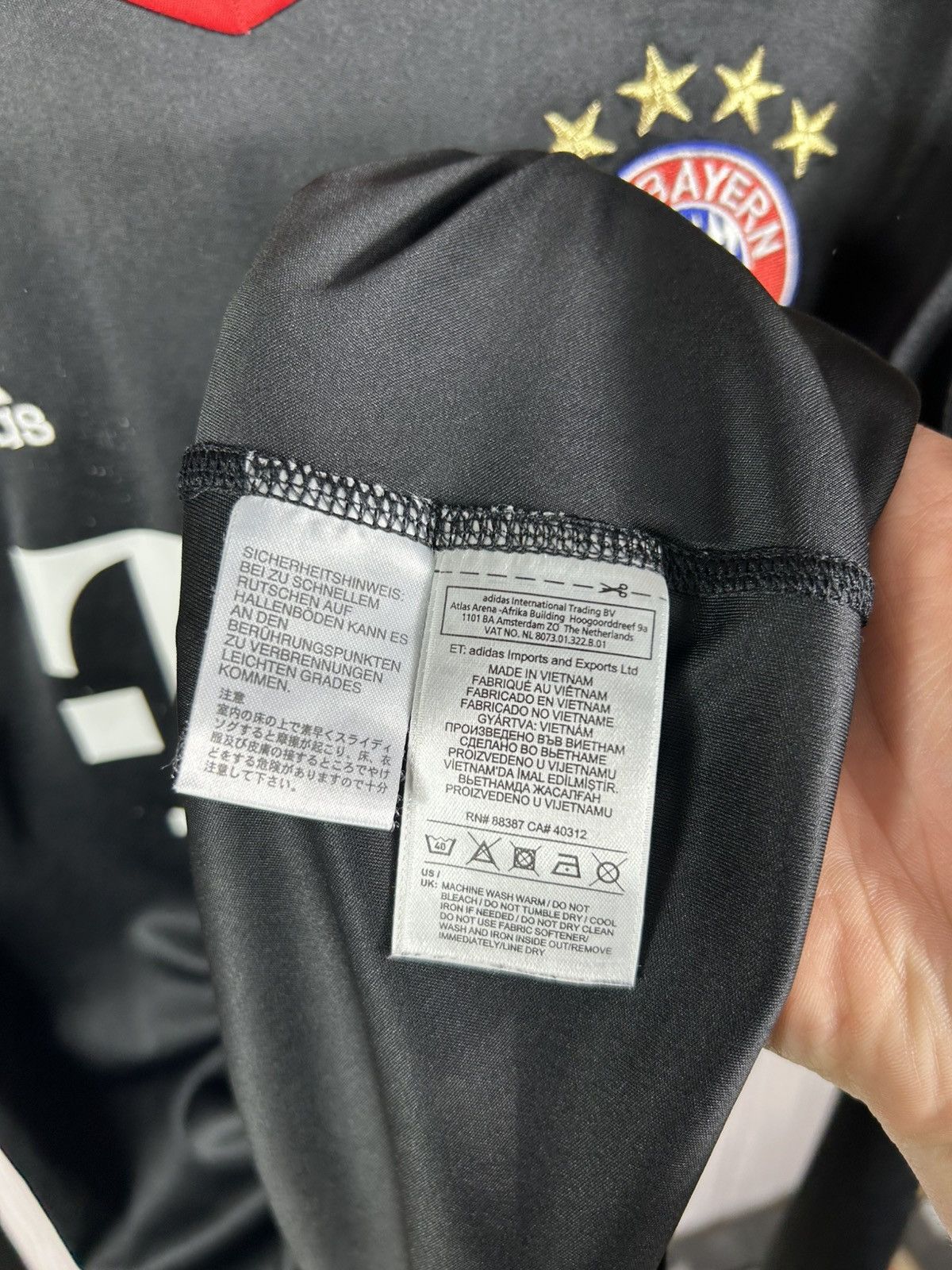 Adidas BAYERN 2017/18 #1 NEUER GOALKEEPER FOOTBALL SHIRT Adidas Size US M / EU 48-50 / 2 - 14 Thumbnail