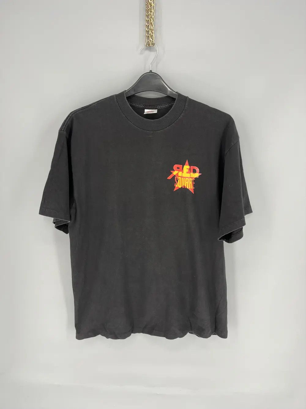 Disney Vintage 90s red square Mickey Mouse Thrashed T-Shirt Size US XL / EU 56 / 4 - 2 Thumbnail