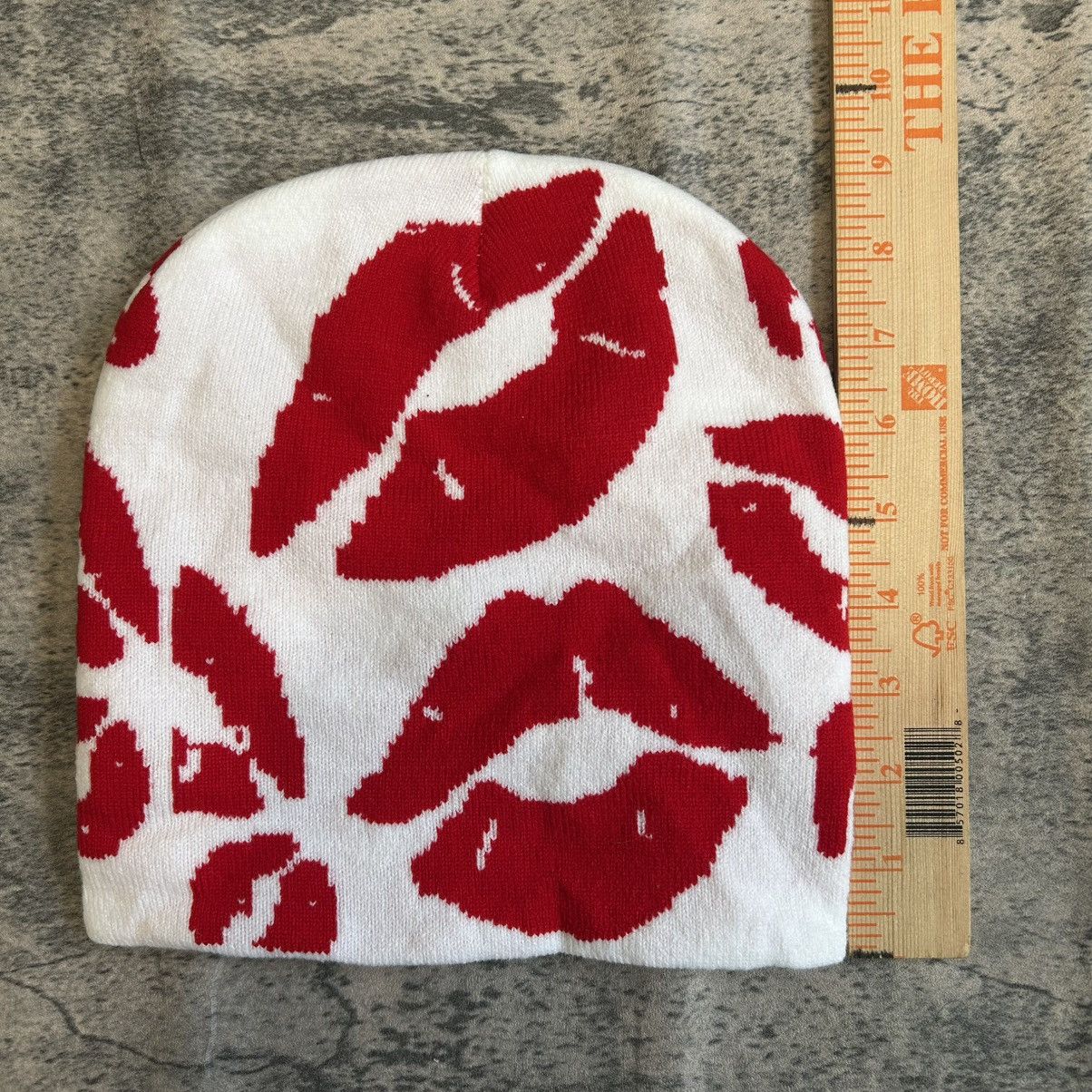 Japanese Brand × Vintage Y2K 2000s Kiss me lipstick print aop cute winter beanie Size ONE SIZE - 3 Thumbnail
