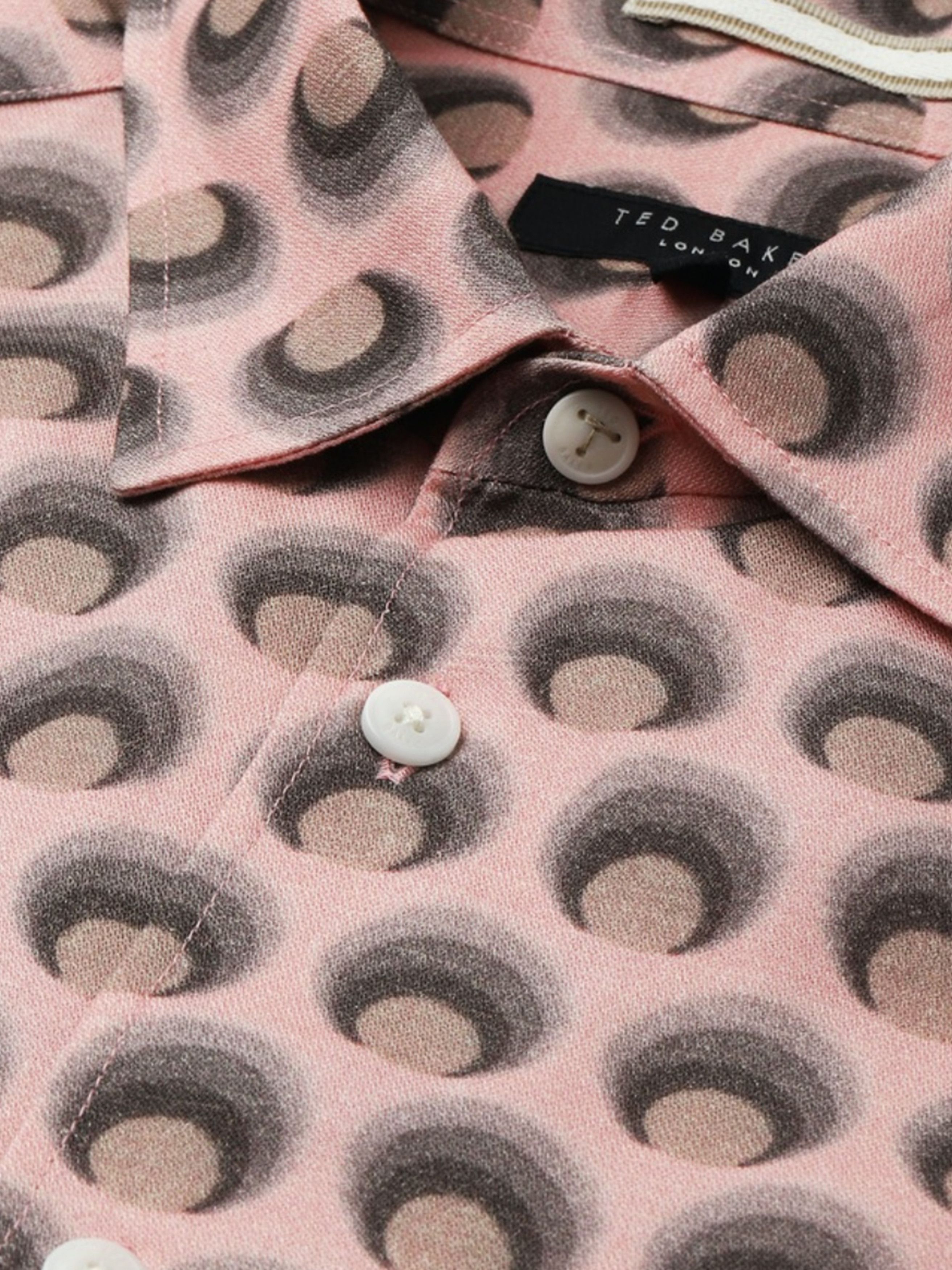 Ted Baker Ted Baker Pink Short Sleeve Moon Print Shirt Sz 3 Size US M / EU 48-50 / 2 - 2 Thumbnail