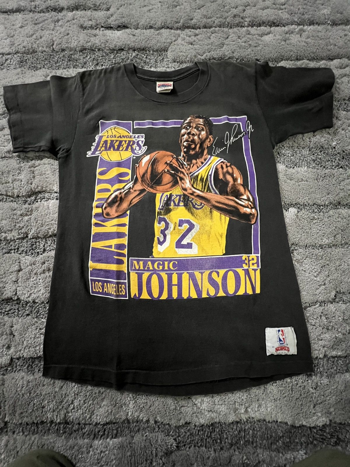 Nutmeg Vintage magic johnson lakers t shirt Size US M / EU 48-50 / 2 - 2 Thumbnail