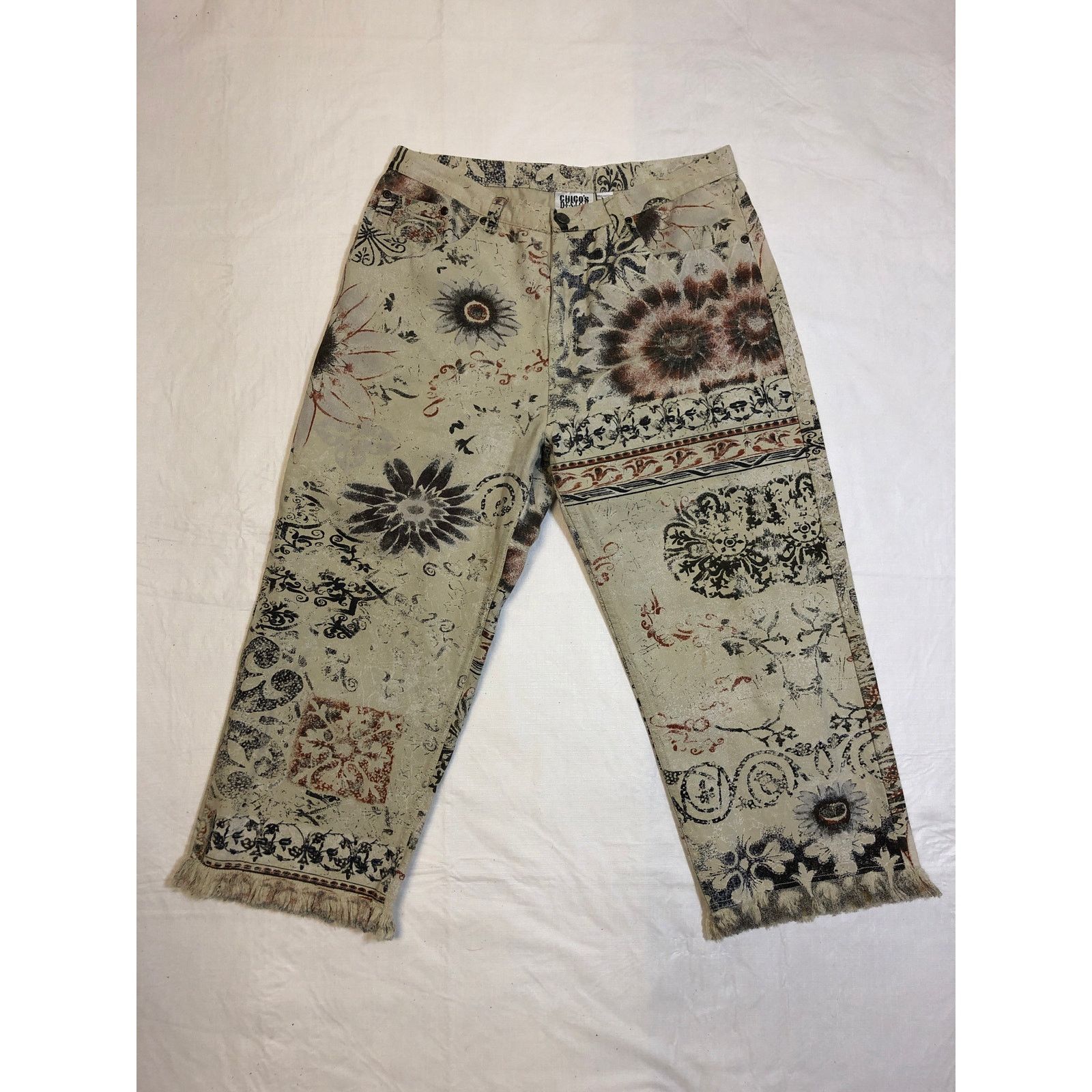 Chicos Women’s Chico’s Design beige printed capri’s Size 26" / US 2 / IT 38 - 1 Thumbnail