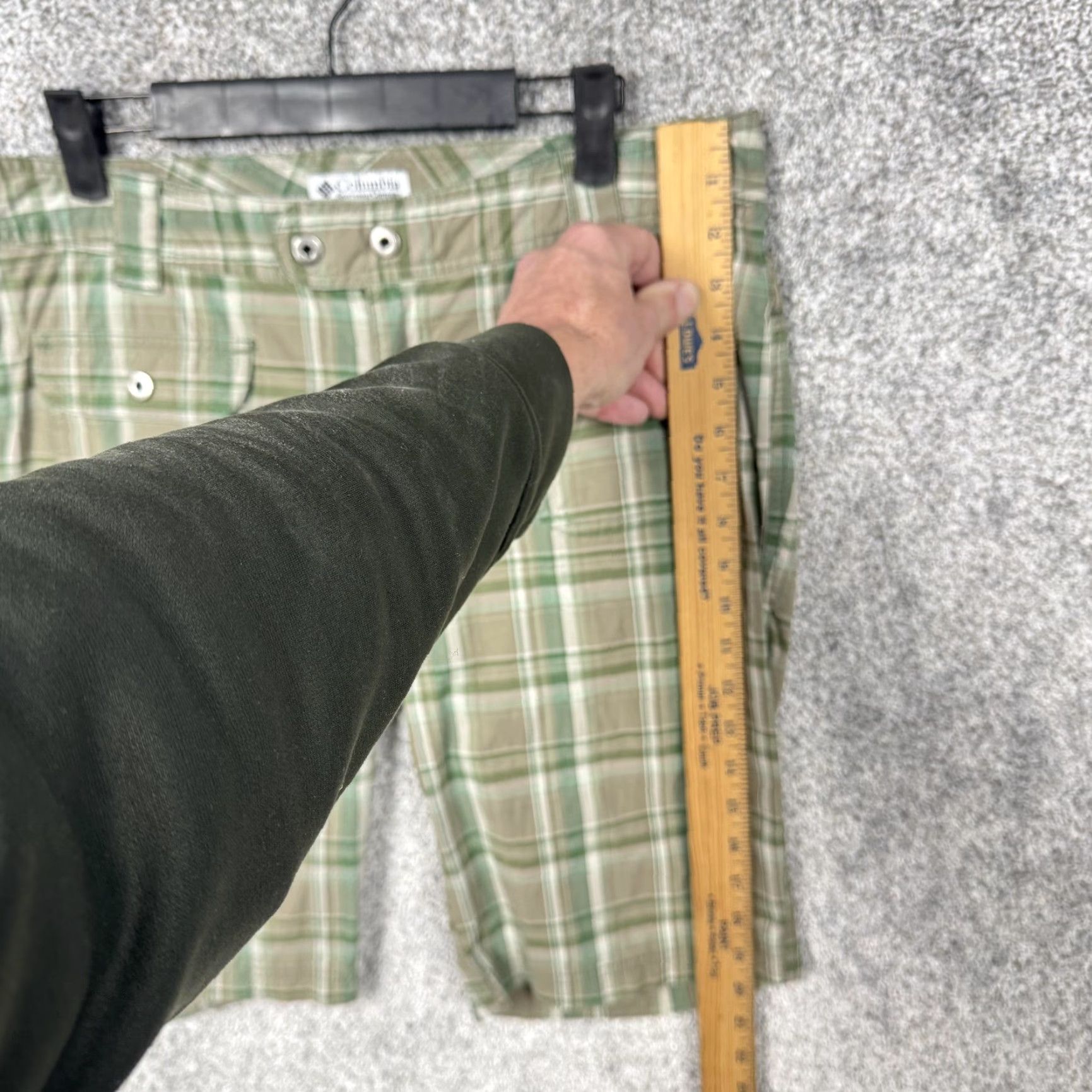 Vintage Columbia Bermuda Shorts 8 Green Tan Plaid Women Adult Casual Walking 9 Inseam 33 in Waist Cotton Spandex Plaid Pattern Womens Size 30" / US 8 / IT 44 - 3 Thumbnail