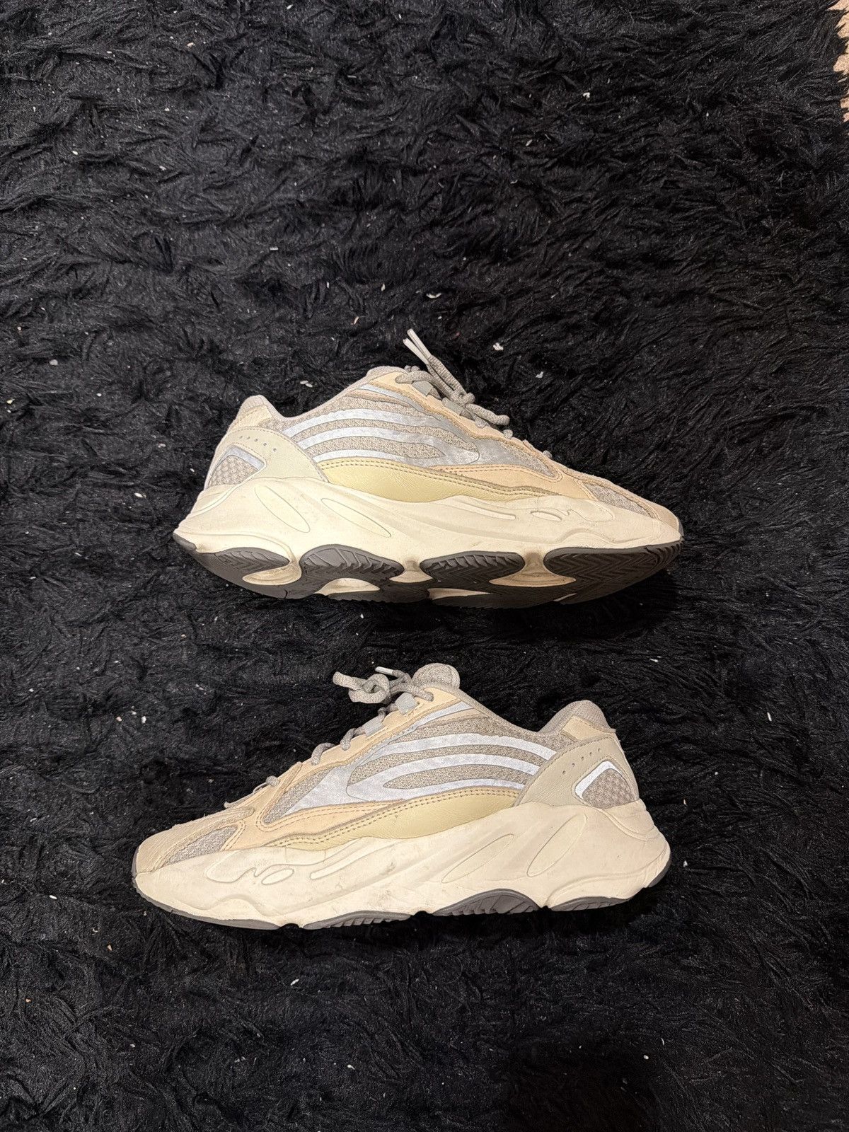 Yeezy Adidas Yeezy Boost 700 V2 Static Size US 8 / EU 41 - 2 Thumbnail
