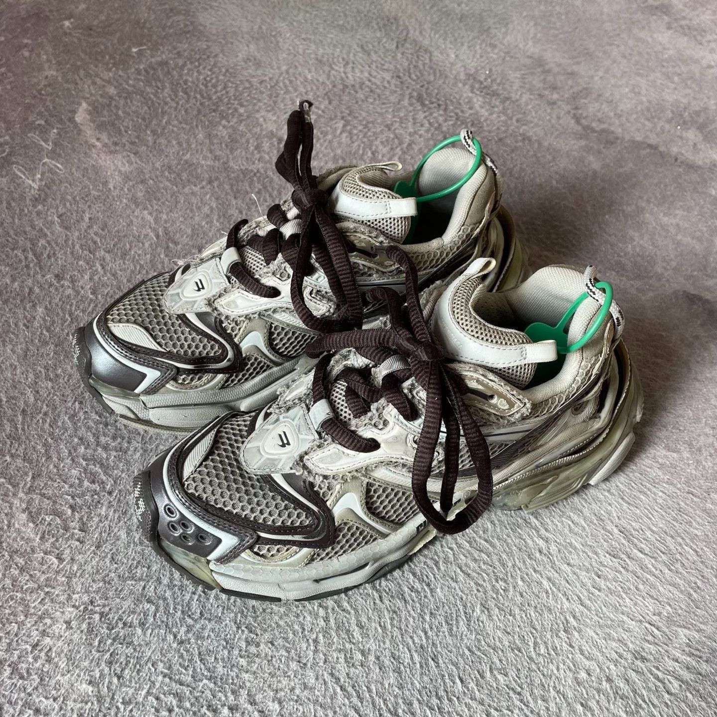 Balenciaga Balenciaga Running White Lowtop Sneakers 37 Women Size US 6.5 / IT 36.5 - 1 Thumbnail