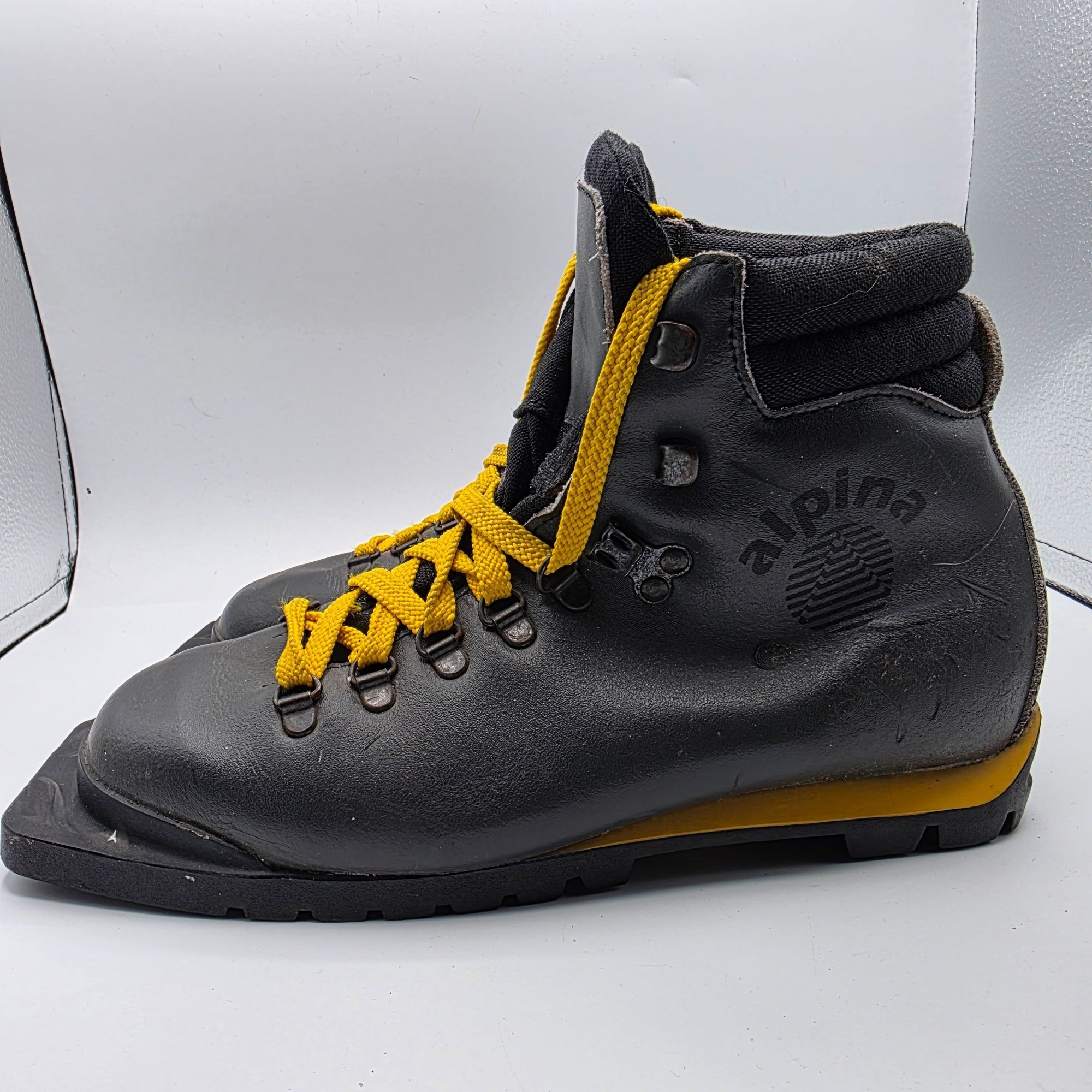 Other Alpina 3 Pin 75mm Nordic Norm XC Ski Boots Mens Size 39 Blac Size US 6 / EU 39 - 14 Thumbnail