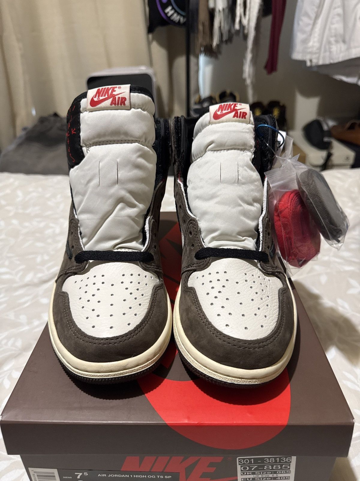 Jordan Brand × Travis Scott OG MOCHA HIGH AJ1 TRAVIS SCOTT Size US 7.5 / EU 40-41 - 2 Thumbnail