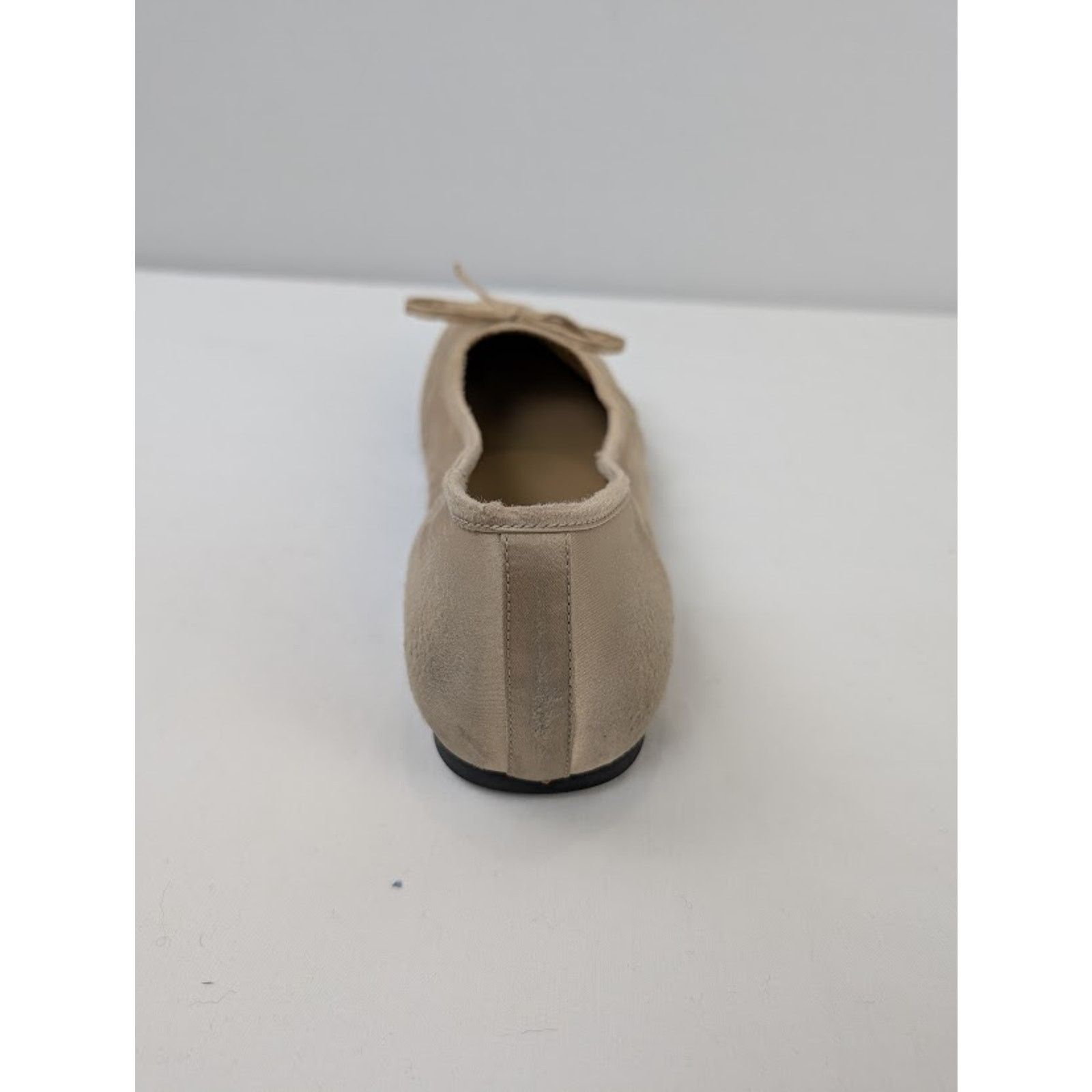 Balenciaga o1rshd1 Leopold Flat Satin Mule Shoe in Light Beige Size US 6 / EU 39 - 16 Thumbnail