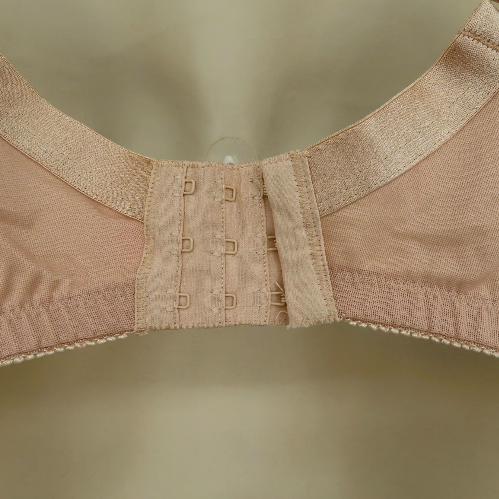 Vintage Almost U Bra 36D Beige Wireless Unlined Nylon Blend Lace Trim Women T-Shirt Bra 1060 Size ONE SIZE - 7 Thumbnail