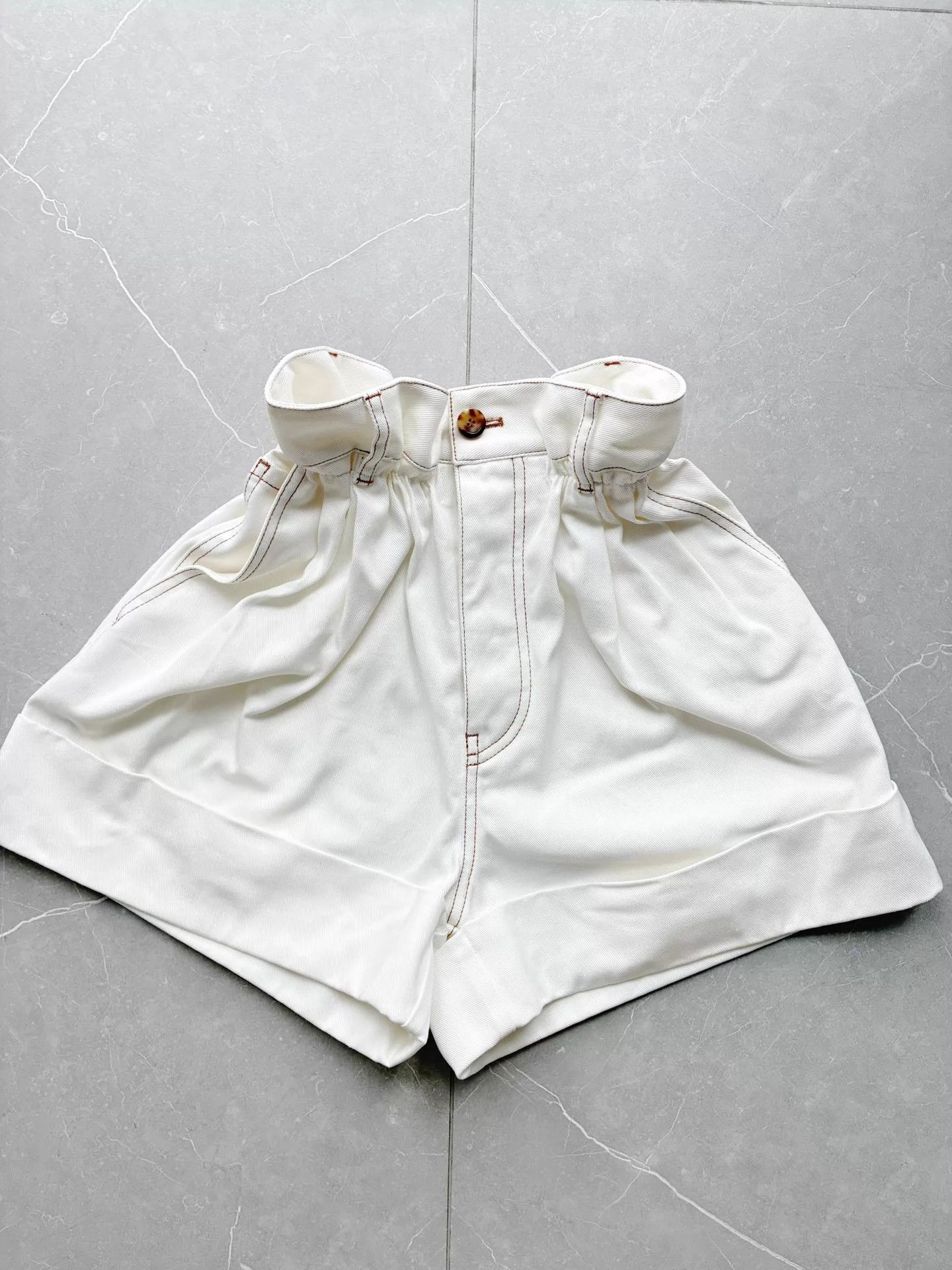 Miu Miu Miu Miu White Bubble Hem Denim Short Size 25" / US 0 / IT 36 - 1 Thumbnail