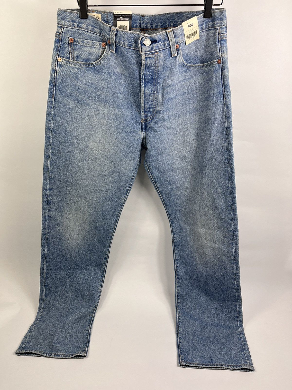 image of Levis Levi’S Original 501 Denim Jeans in Light Blue, Men's (Size 34)
