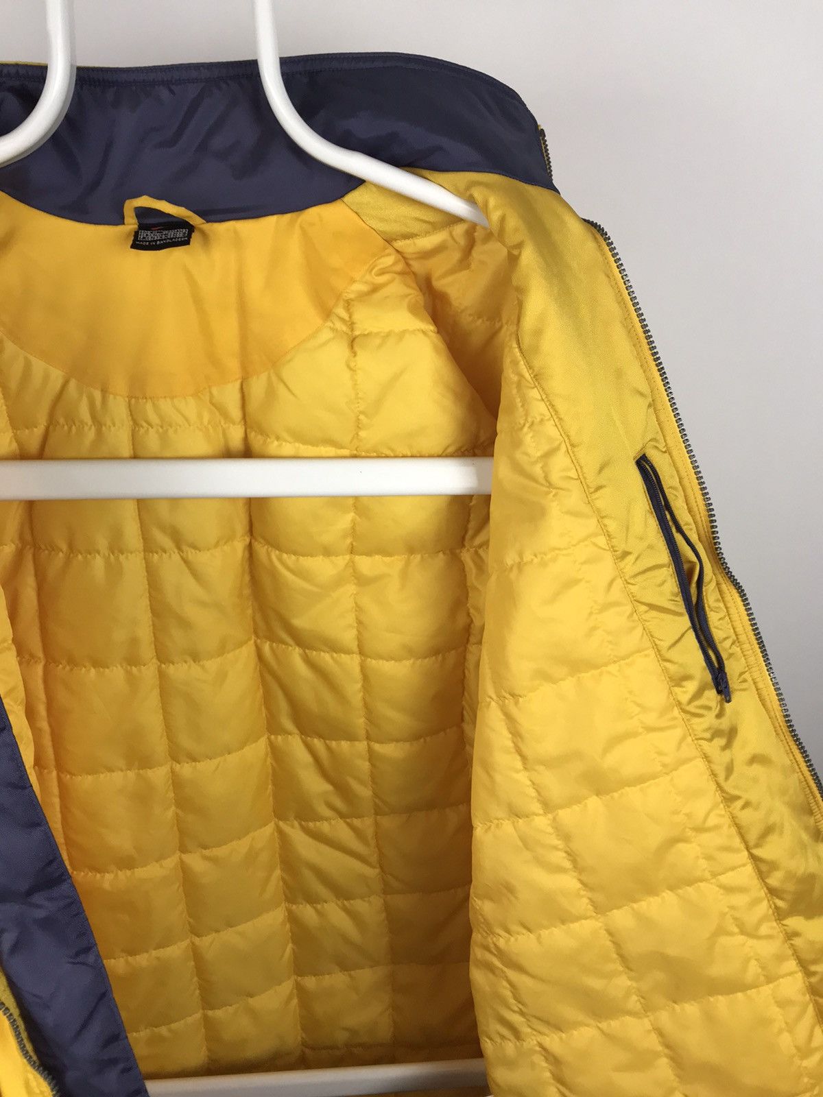 Vintage Vintage Nike Acid Yellow Y2K Nylon Jacket Size US M / EU 48-50 / 2 - 8 Thumbnail