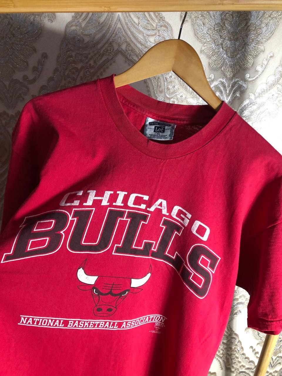 Lee × NBA × Vintage VERY RARE LEE CHICAGO BULLS BIG LOGO T-SHIRT NBA RETRO Y2K Size US XL / EU 56 / 4 - 2 Thumbnail