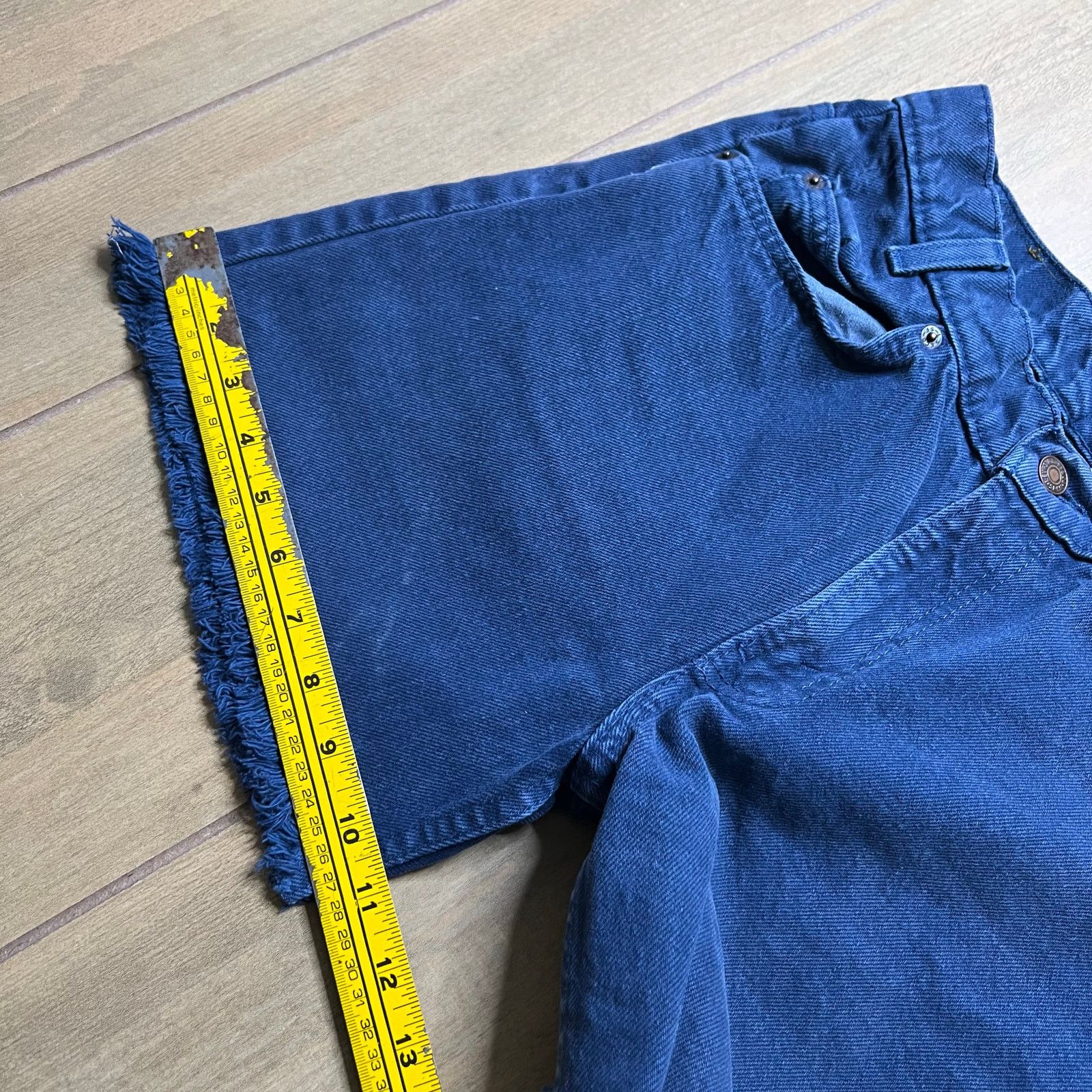 Levi's Vintage 90s Levi’s 550 Denim Cutoff Shorts W28 USA Made Size 27" / US 4 / IT 40 - 8 Thumbnail