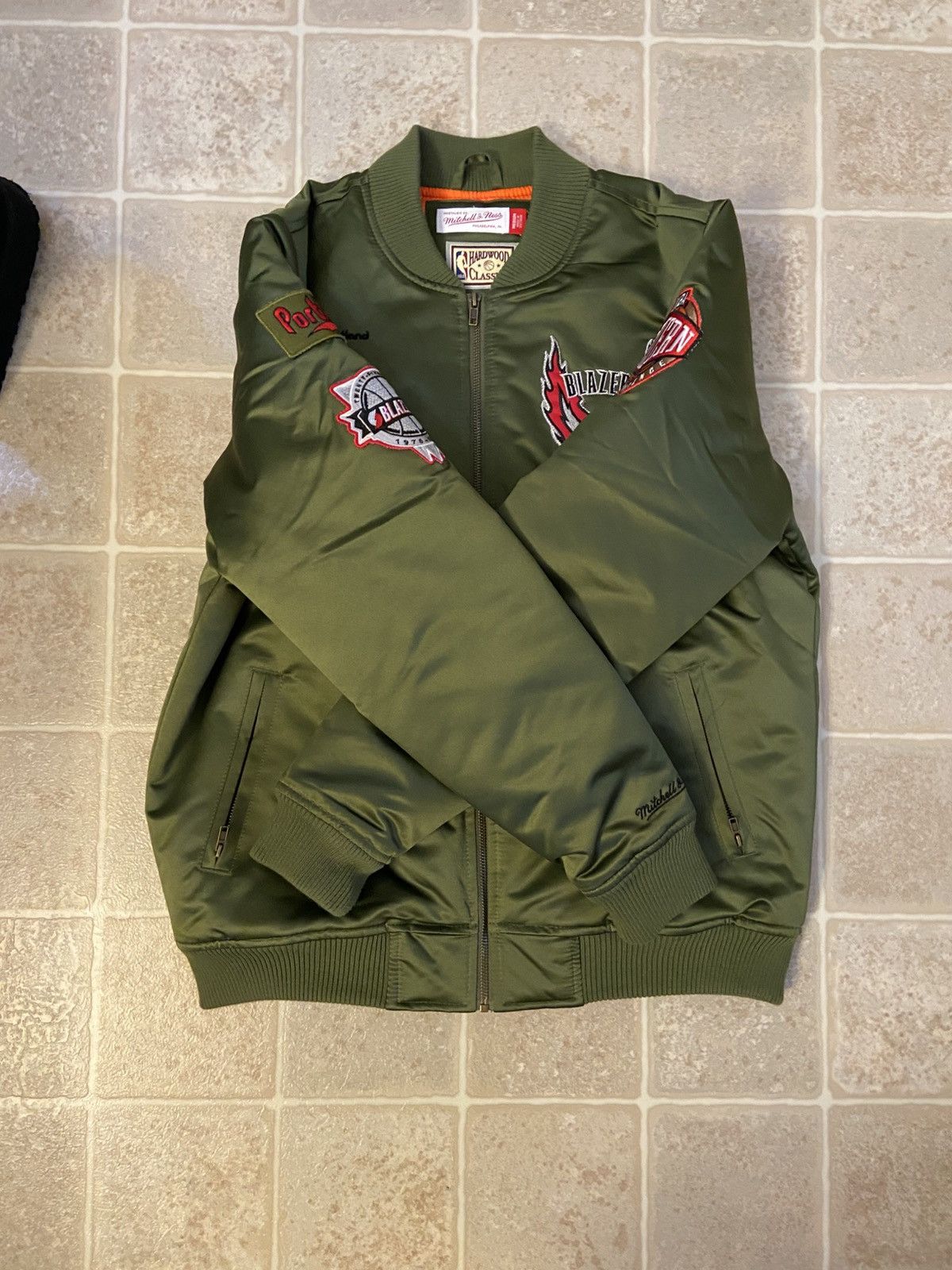Mitchell & Ness × NBA × Vintage Mens Medium Limited Edition Portland Trailblazer Bomber Size US M / EU 48-50 / 2 - 2 Thumbnail
