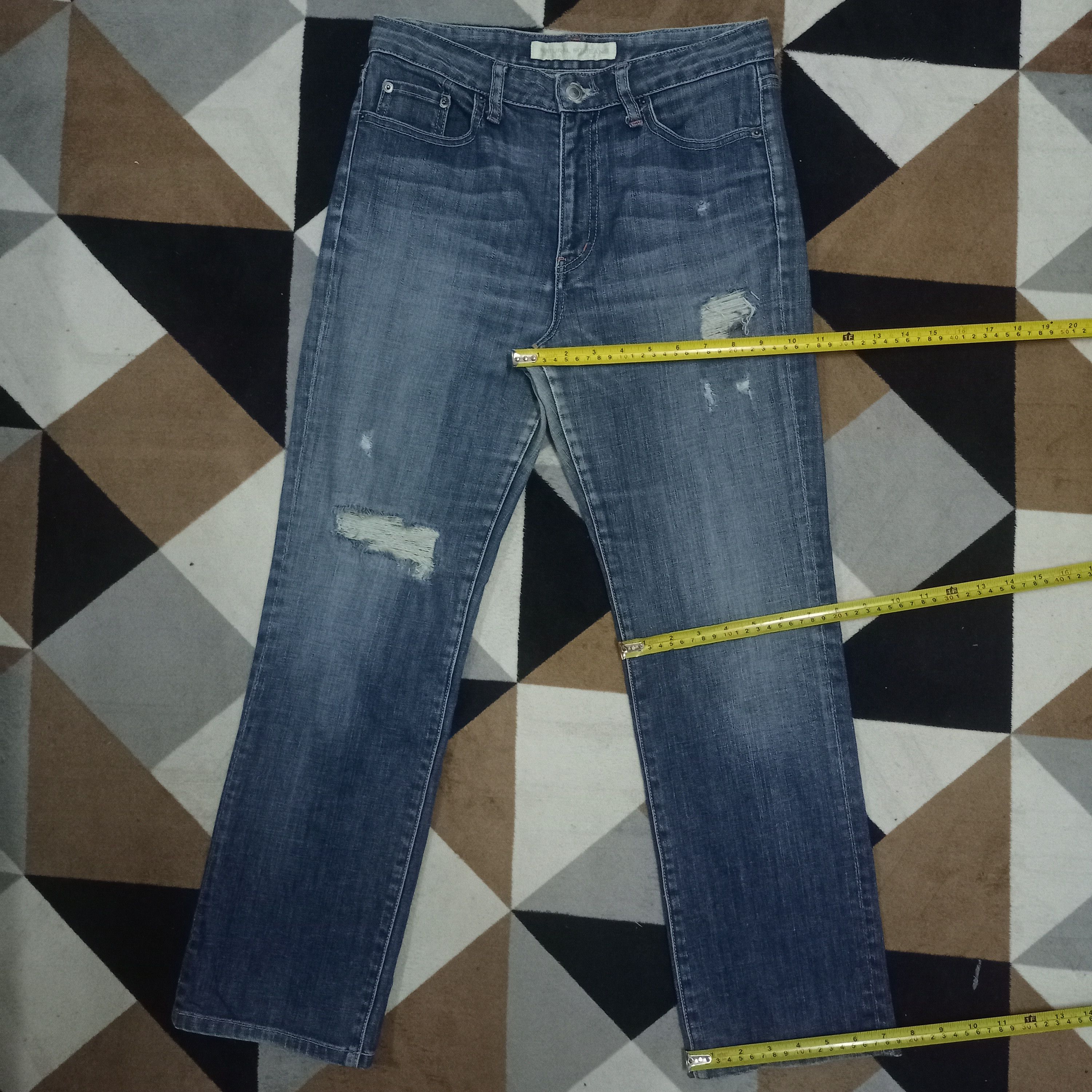 Uniqlo Vintage Japanese Uniqlo Blue Wash Distressed Jeans 29x27 Size US 29 - 10 Thumbnail