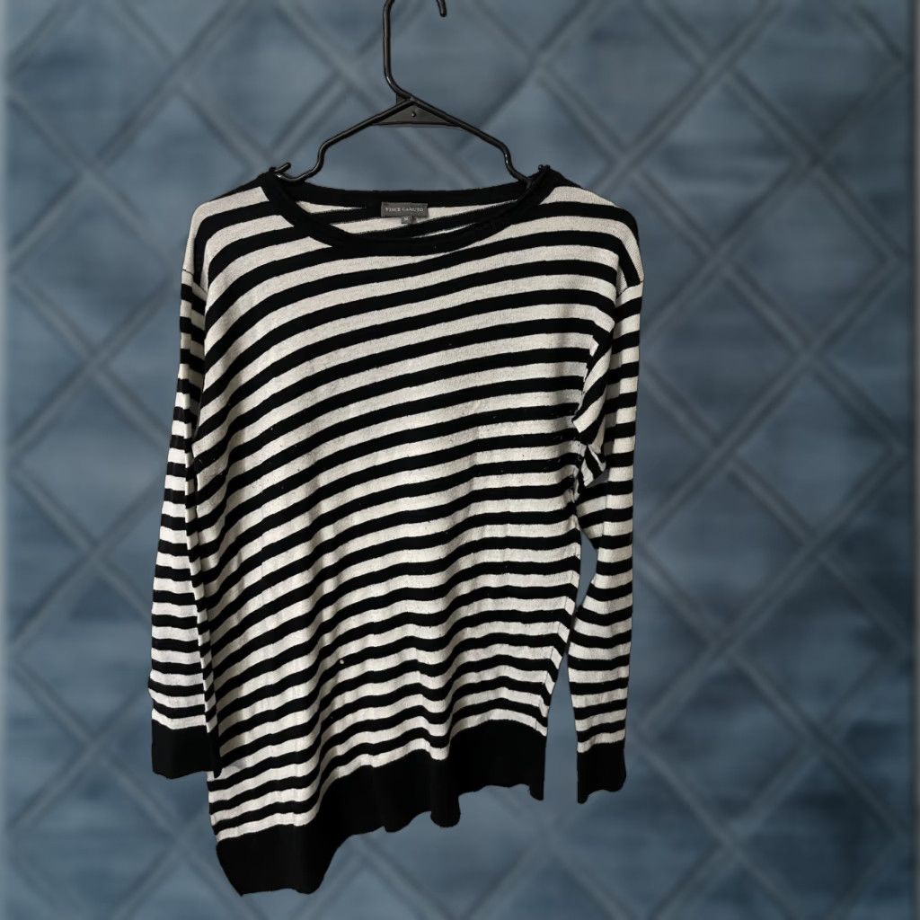 Vince Camuto VINTAGE Vince Camuto Sweater Womens M Long Sleeve V-Neck Asymmetrical Hem Black Knit Pullover Casual Womens Size M / US 6-8 / IT 42-44 - 1 Thumbnail