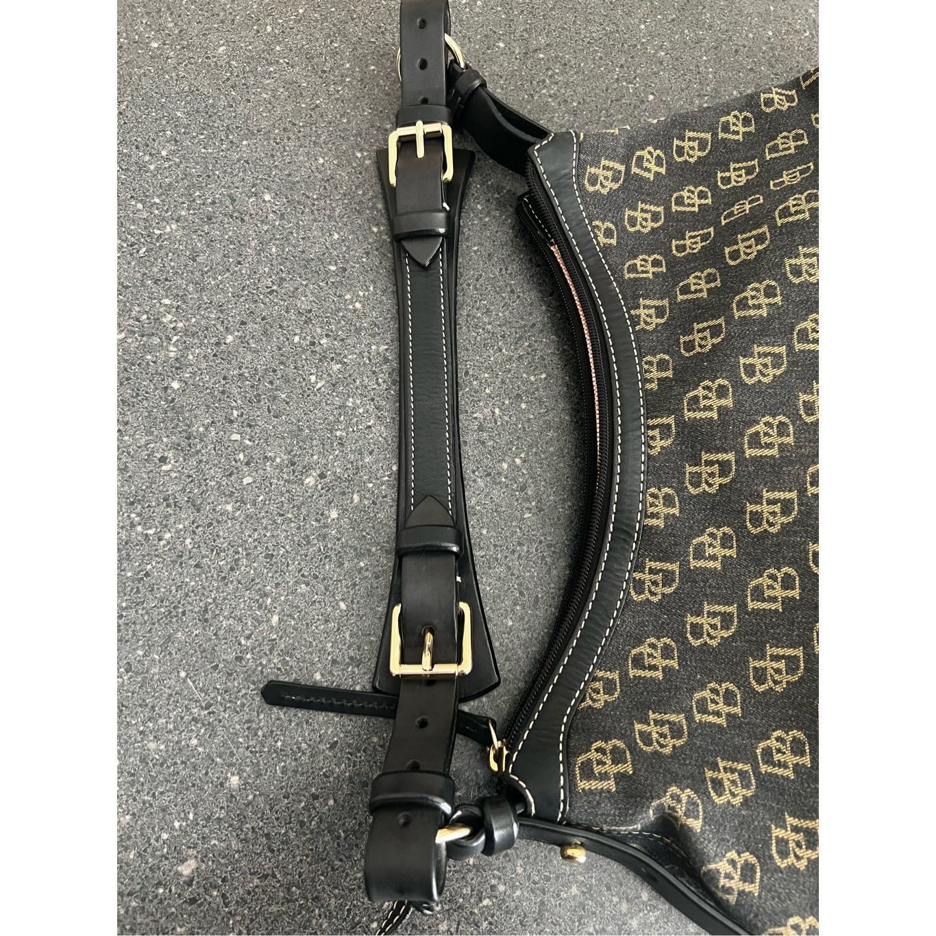 Dooney & Bourke Dooney & Bourke leather canvas Hobo Shoulder Handbag Size ONE SIZE - 16 Thumbnail