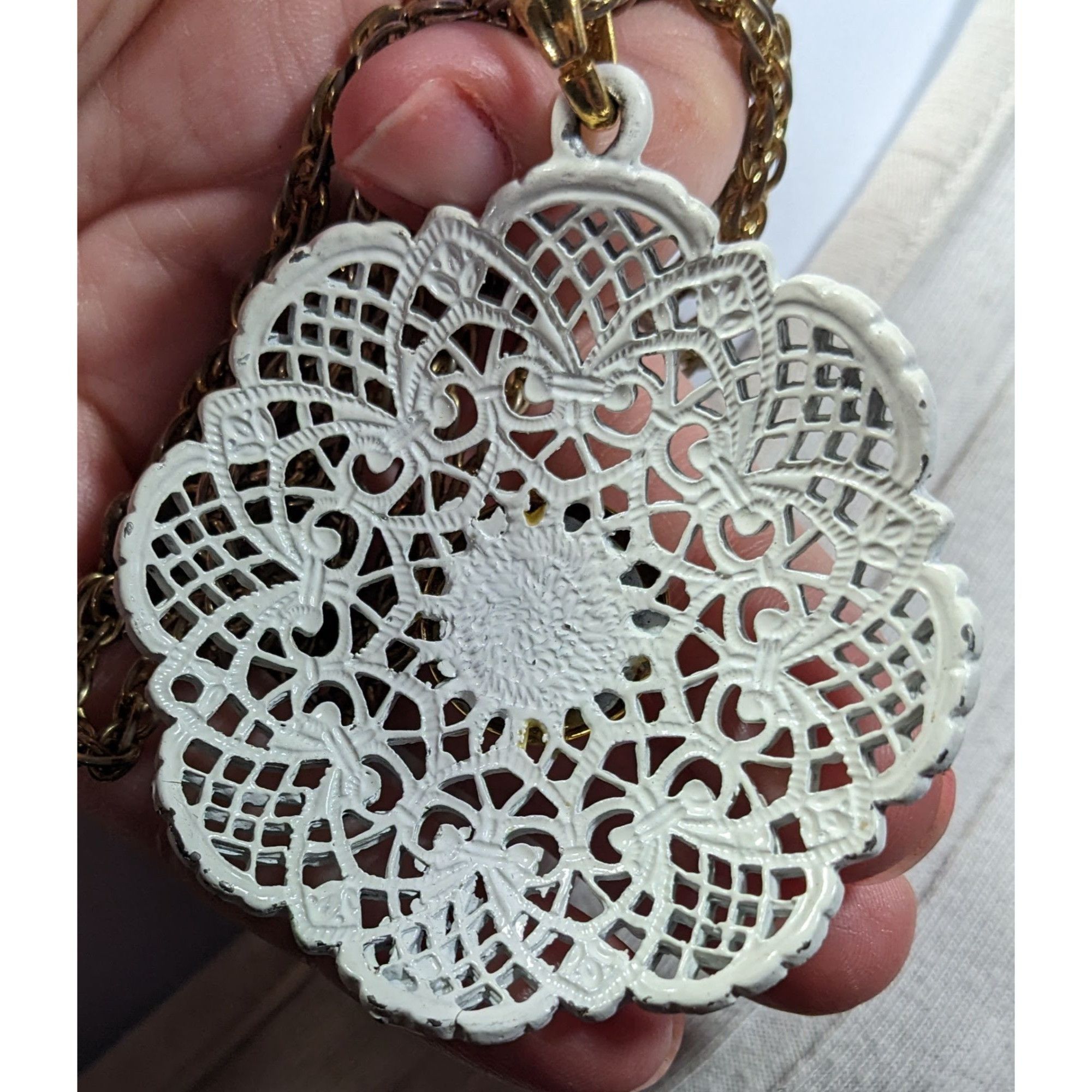 Other Vintage Victorian Style White Filigree And Gold Tone Pendant Size ONE SIZE - 9 Thumbnail