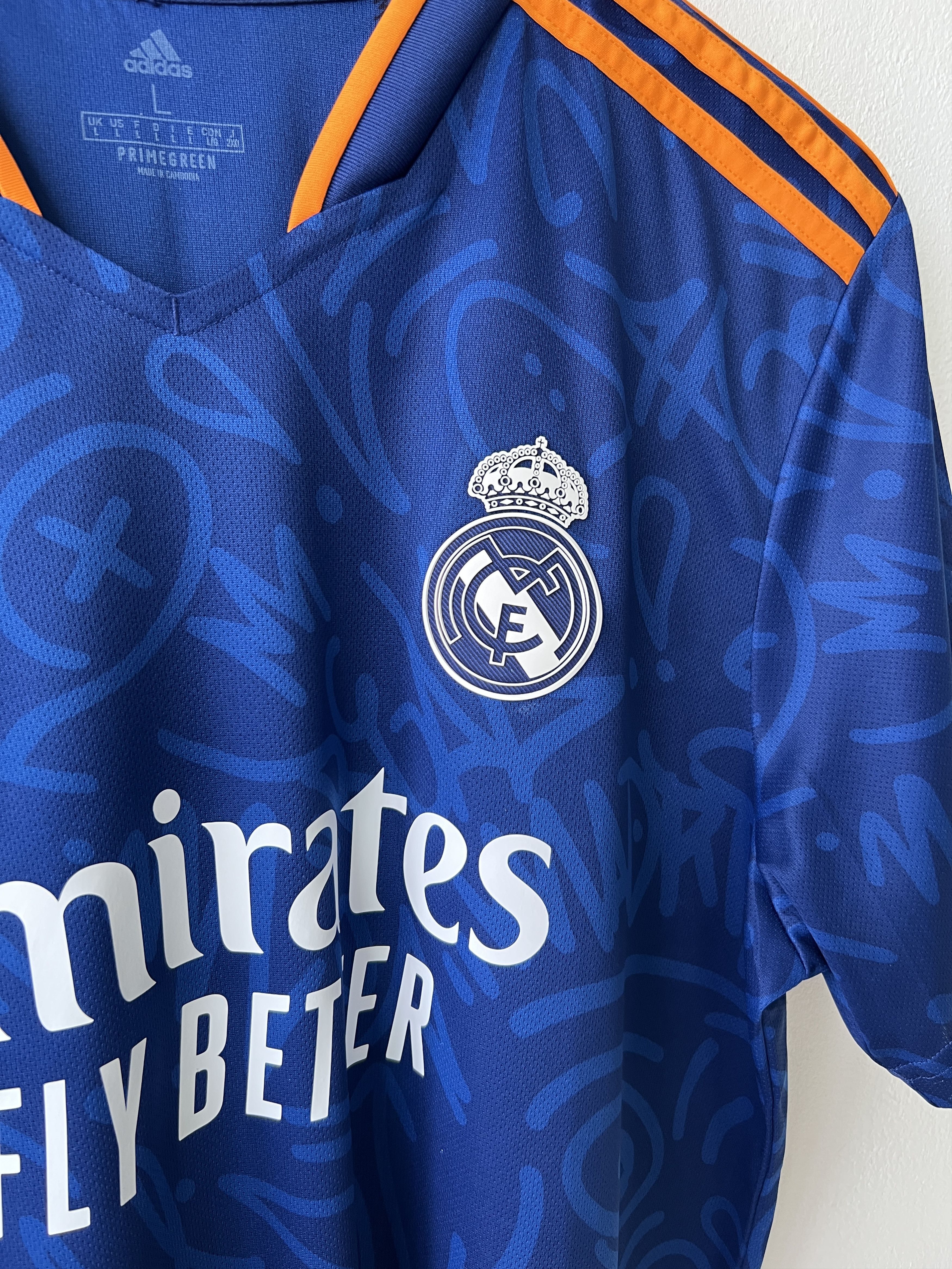Adidas (L) Real Madrid 2021-22 Away Kit Bale #18 Size US L / EU 52-54 / 3 - 6 Thumbnail