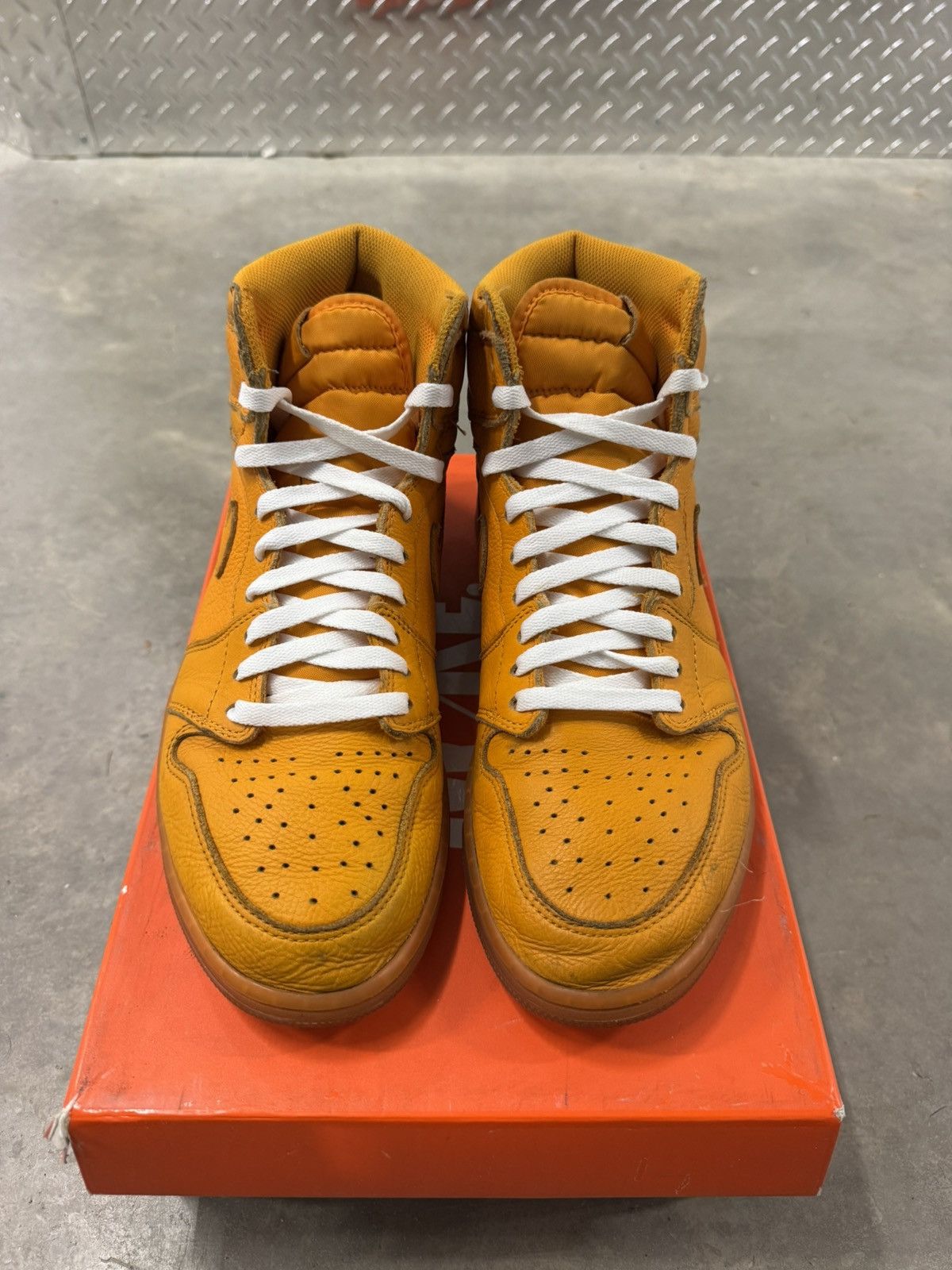 Jordan Brand Jordan 1 Retro High OG Gatorade Orange Size 11 Size US 11 / EU 44 - 4 Thumbnail