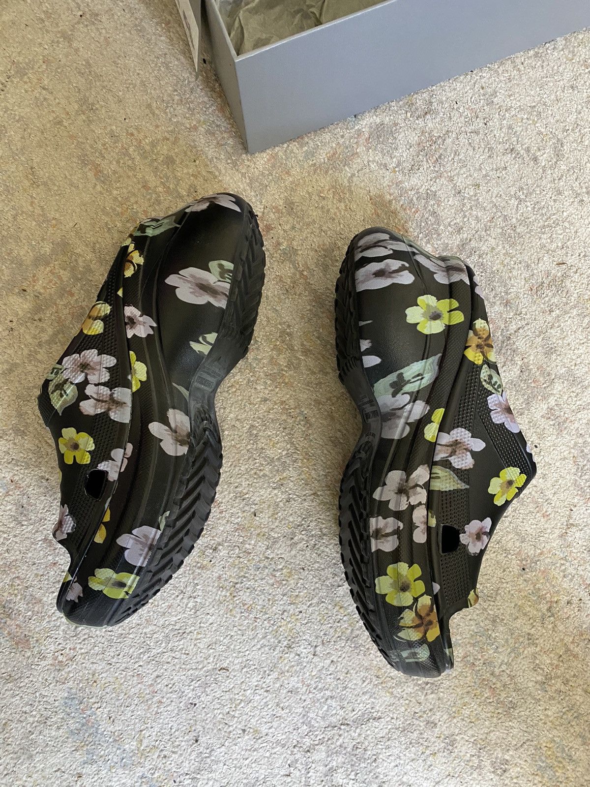 Balenciaga × Crocs Black Floral Pool Slides Size US 9 / EU 42 - 9 Thumbnail