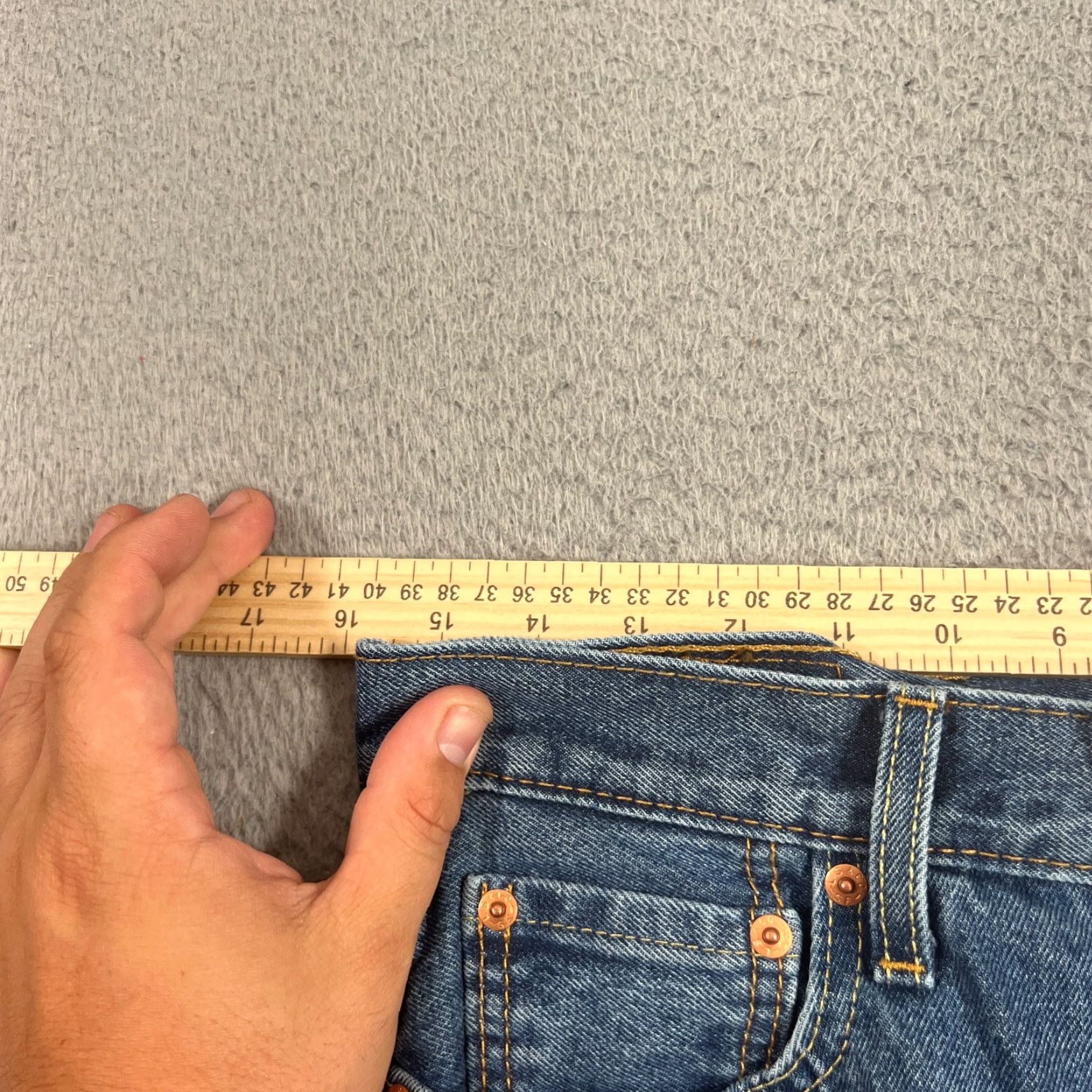 Levi's VINTAGE Levi's 550 Jeans Mens 31x29 Relaxed Fit Tapered Leg Blue Denim Casual Pants Size US 31 - 4 Thumbnail