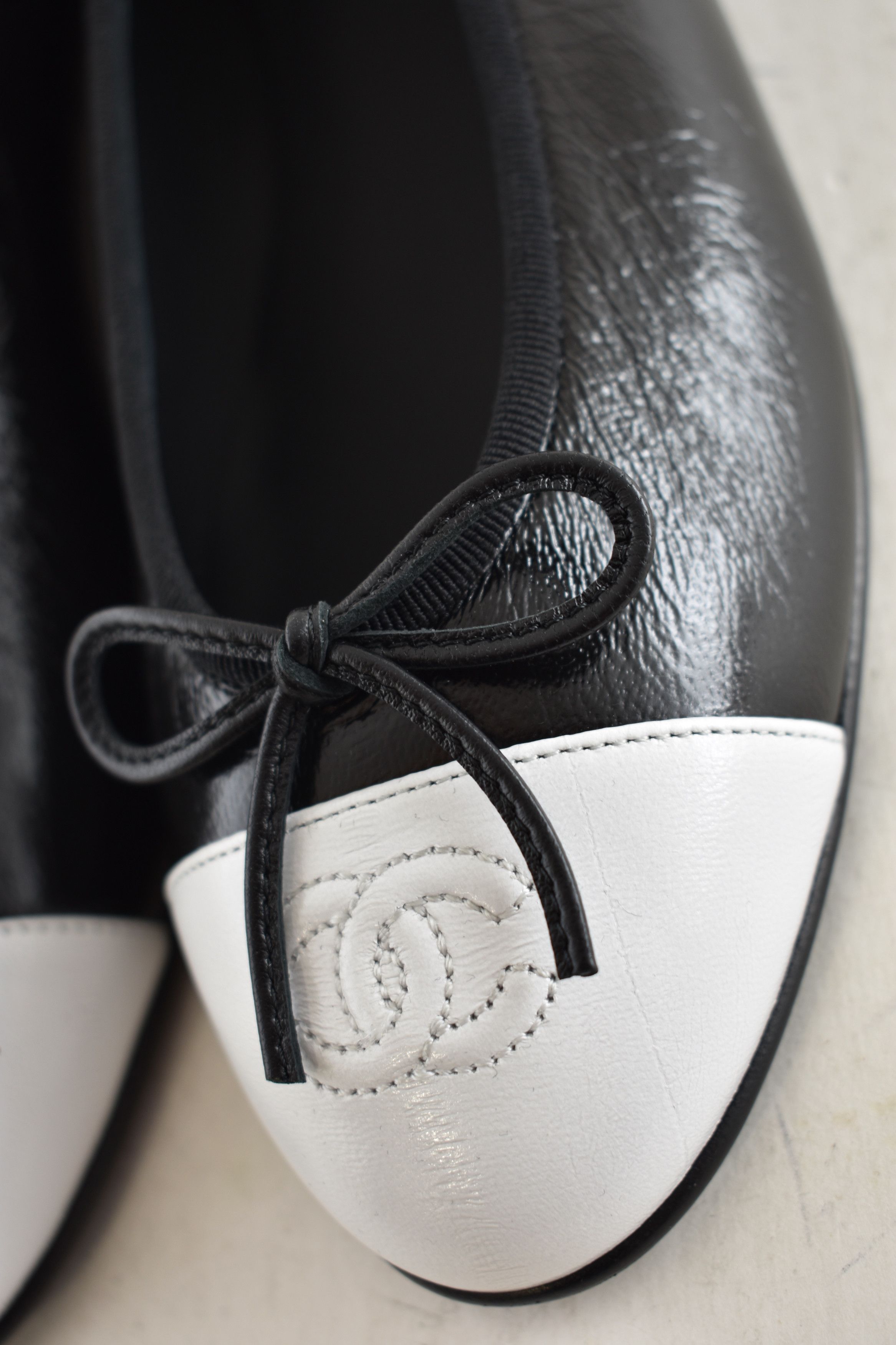 Chanel 26S White Crumpled Shiny Lambskin Ballet Ballerina Flat 35.5 Size US 5.5 / IT 35.5 - 14 Thumbnail