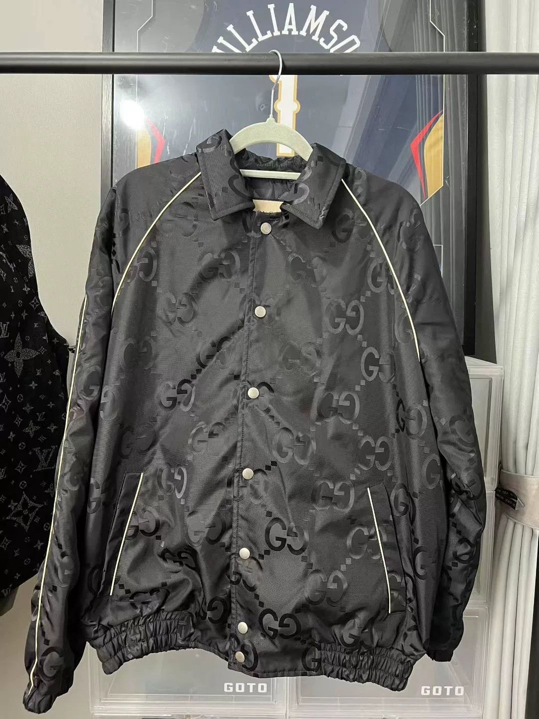 Gucci Gucci Embossed All-Over Print Coat Size US S / EU 44-46 / 1 - 1 Thumbnail
