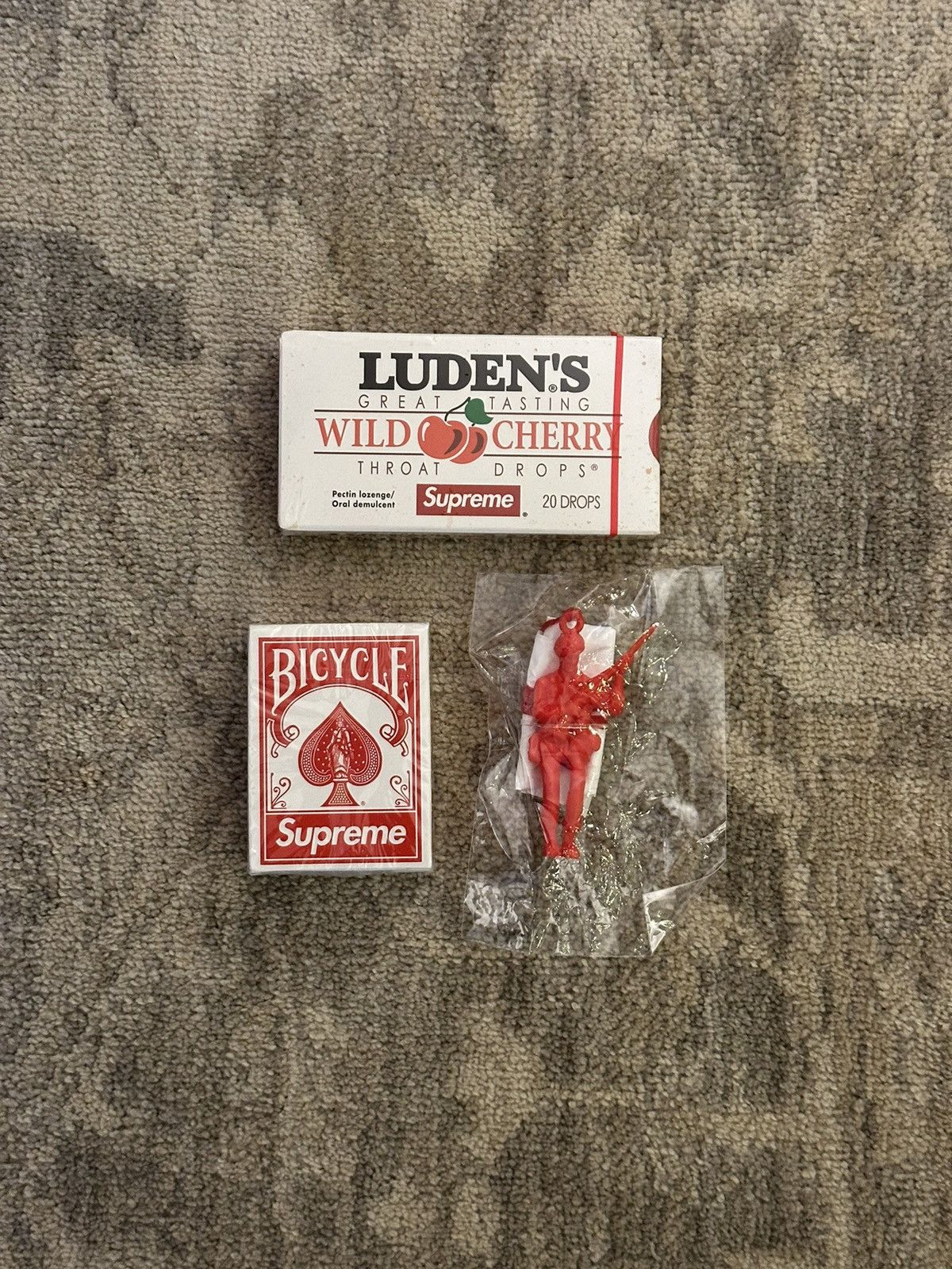 Supreme 3x Supreme Accessories Lot Size ONE SIZE - 1 Preview