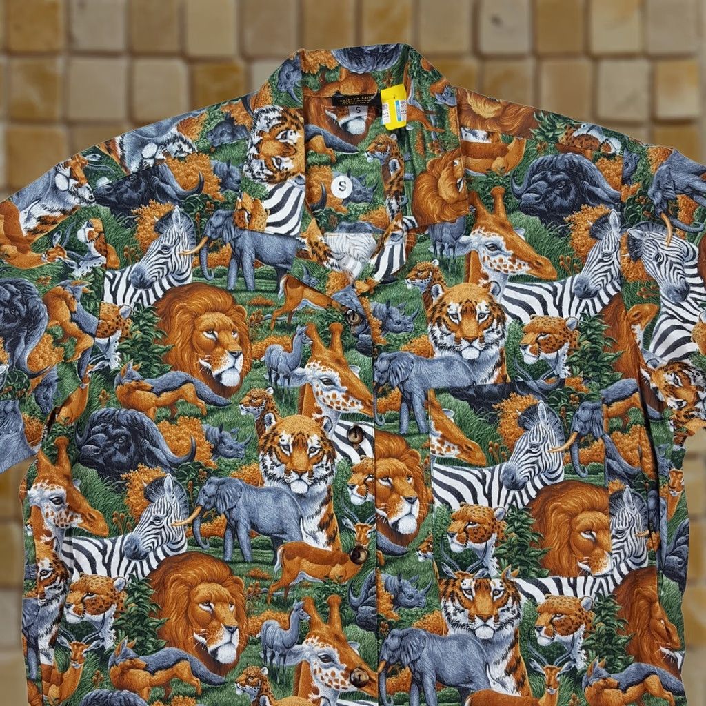 Vintage VINTAGE Infinity Chic African Animal Print Button-Up Shirt Womens S Collared USA Dress Shirt Size S / US 4 / IT 40 - 1 Thumbnail