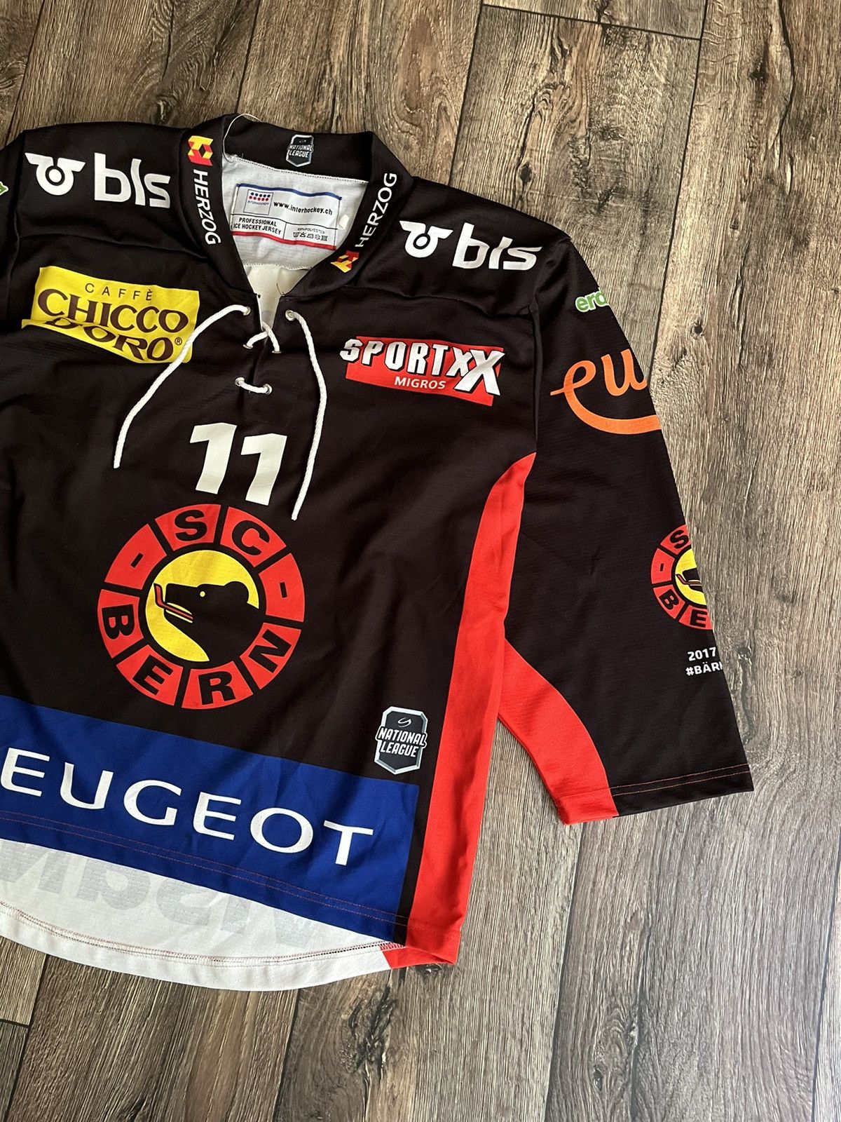 Other Sc Bern Switzerland #11 Berger Hockey Vintage Jersey Size US S / EU 44-46 / 1 - 2 Thumbnail